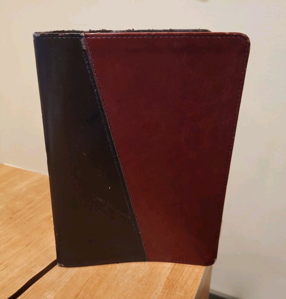 THE NEW LIVING BIBLE New Living Translation TWO TONE SOFTCOVER Tyndale 2004