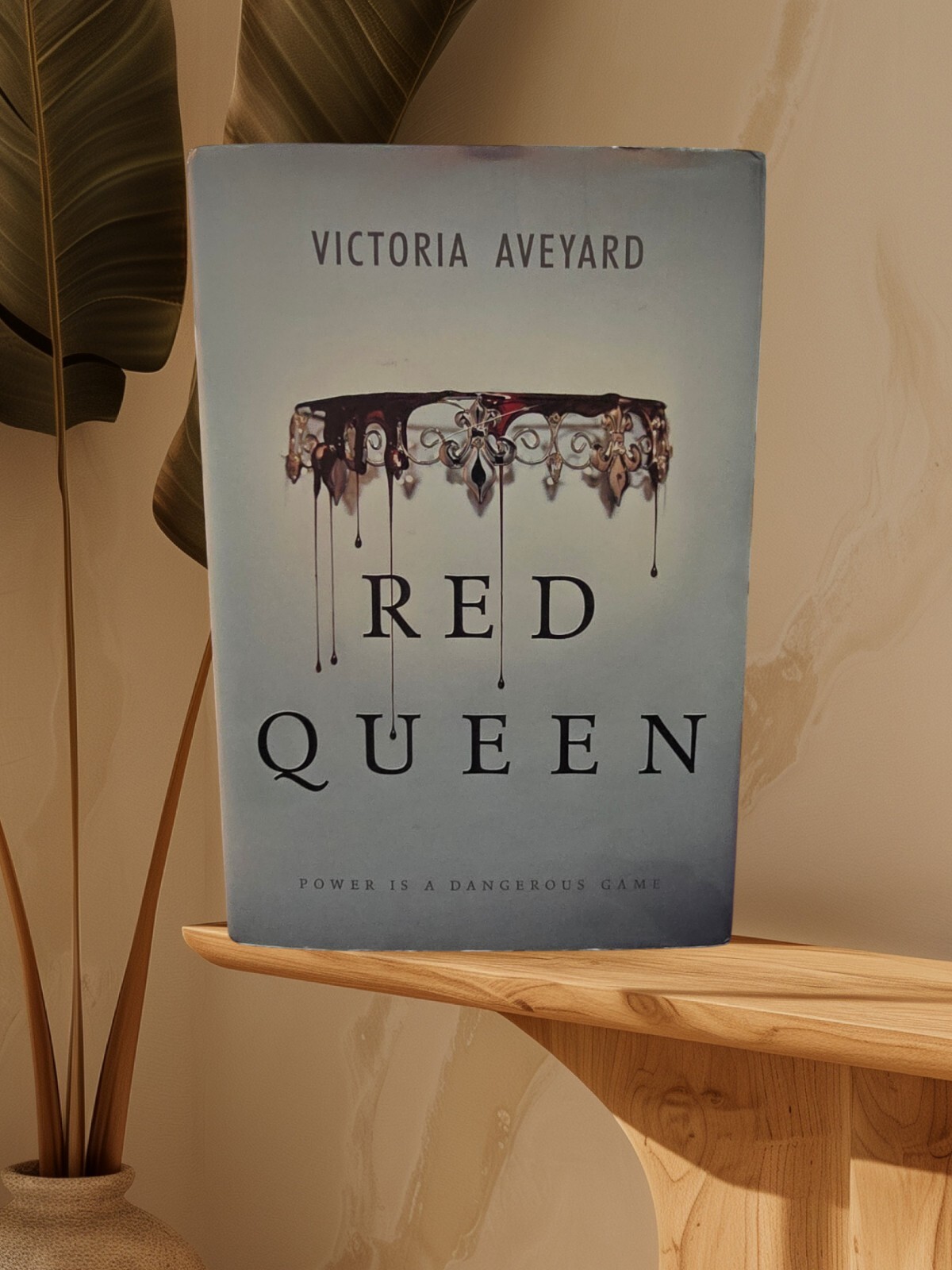 Red Queen By Victoria Aveyard – Hardcover