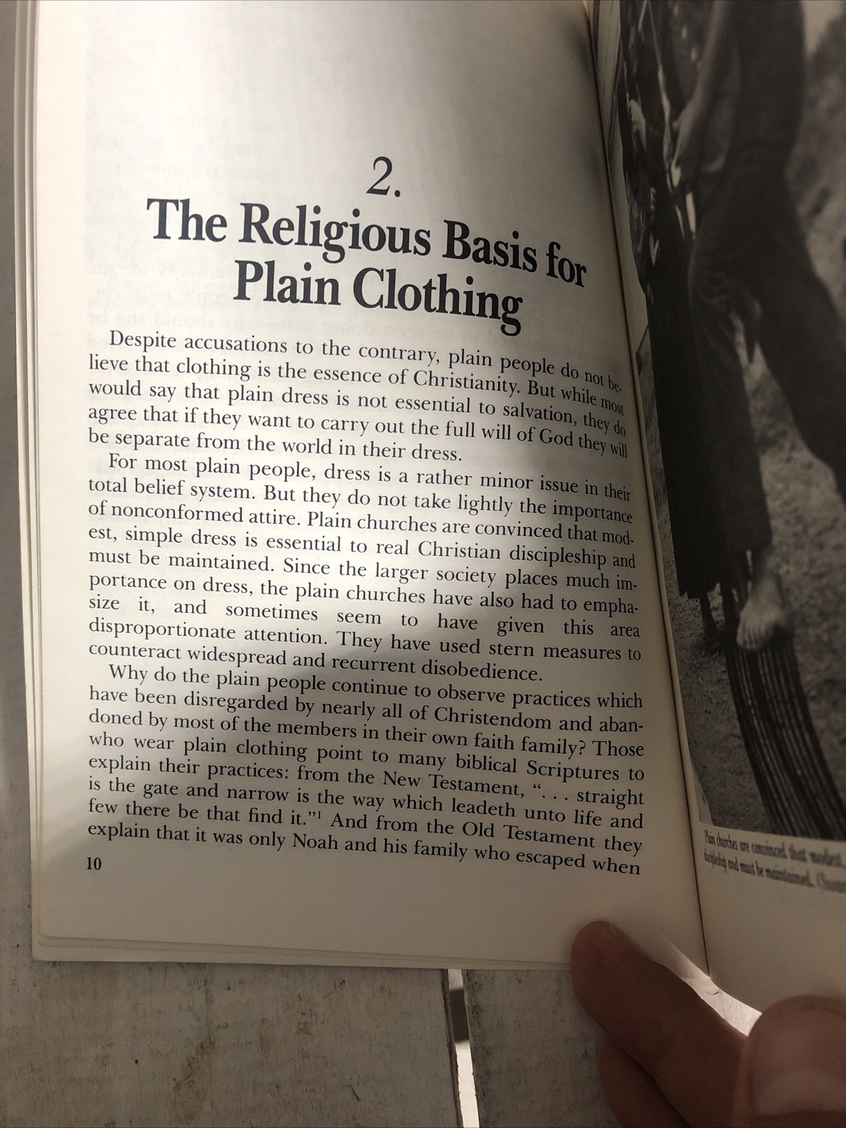 Why Do They Dress That Way? | Stephen Scott | Paperback