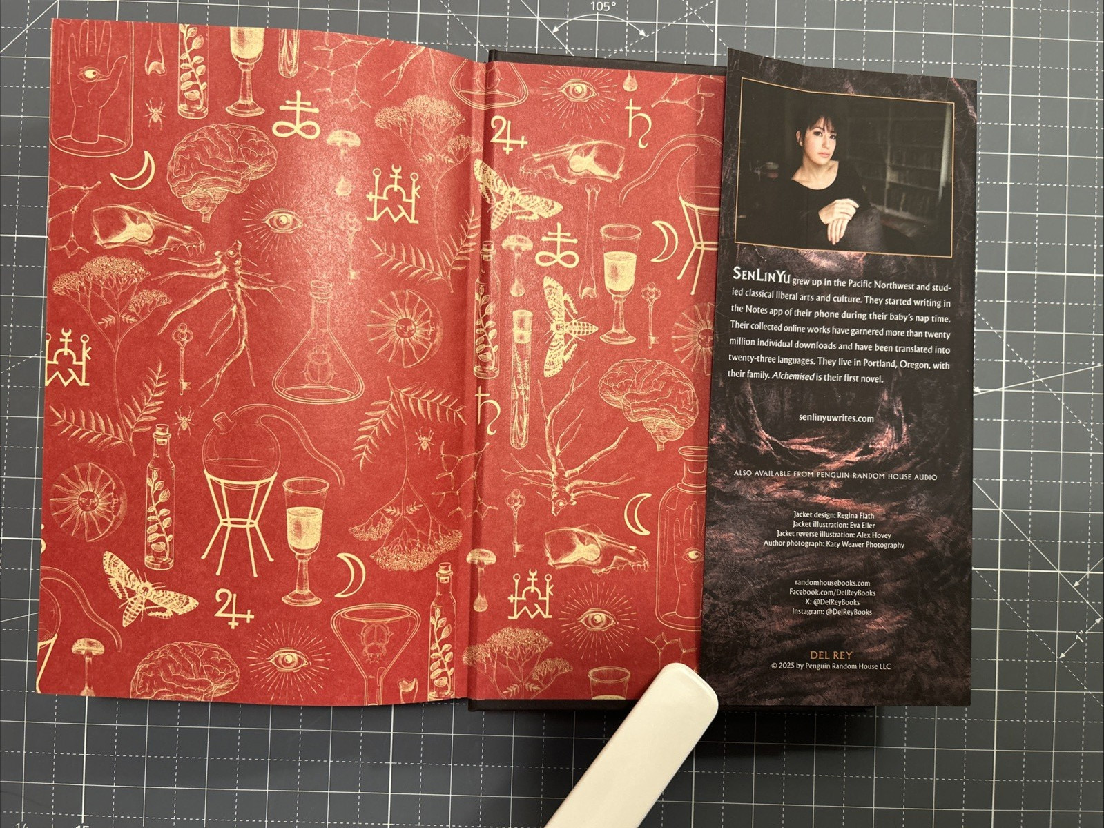 Alchemised – SenLinYu – 1st Edition and 1st Print – Near Fine