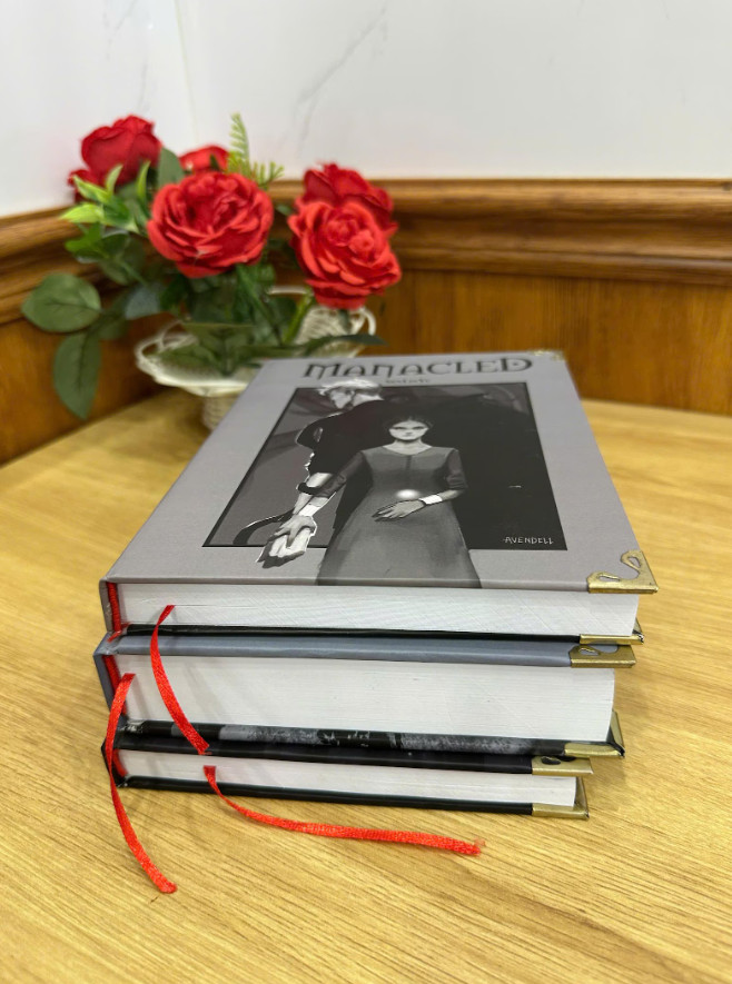 Manacled Book Complete 3-Volume Hardcover Edition with Illustrations by Senlinyu