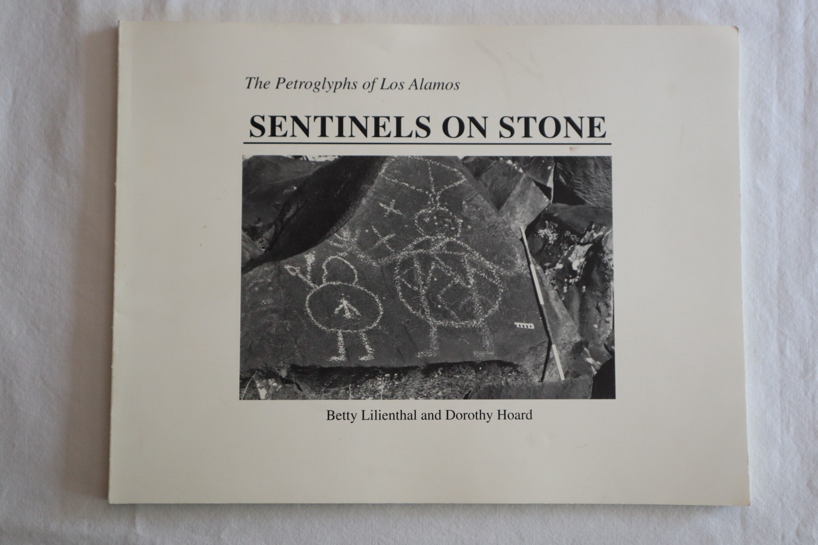 Sentinels on Stone The Petroglyphs of Los Alamos Lilienthal & Hoard 1995