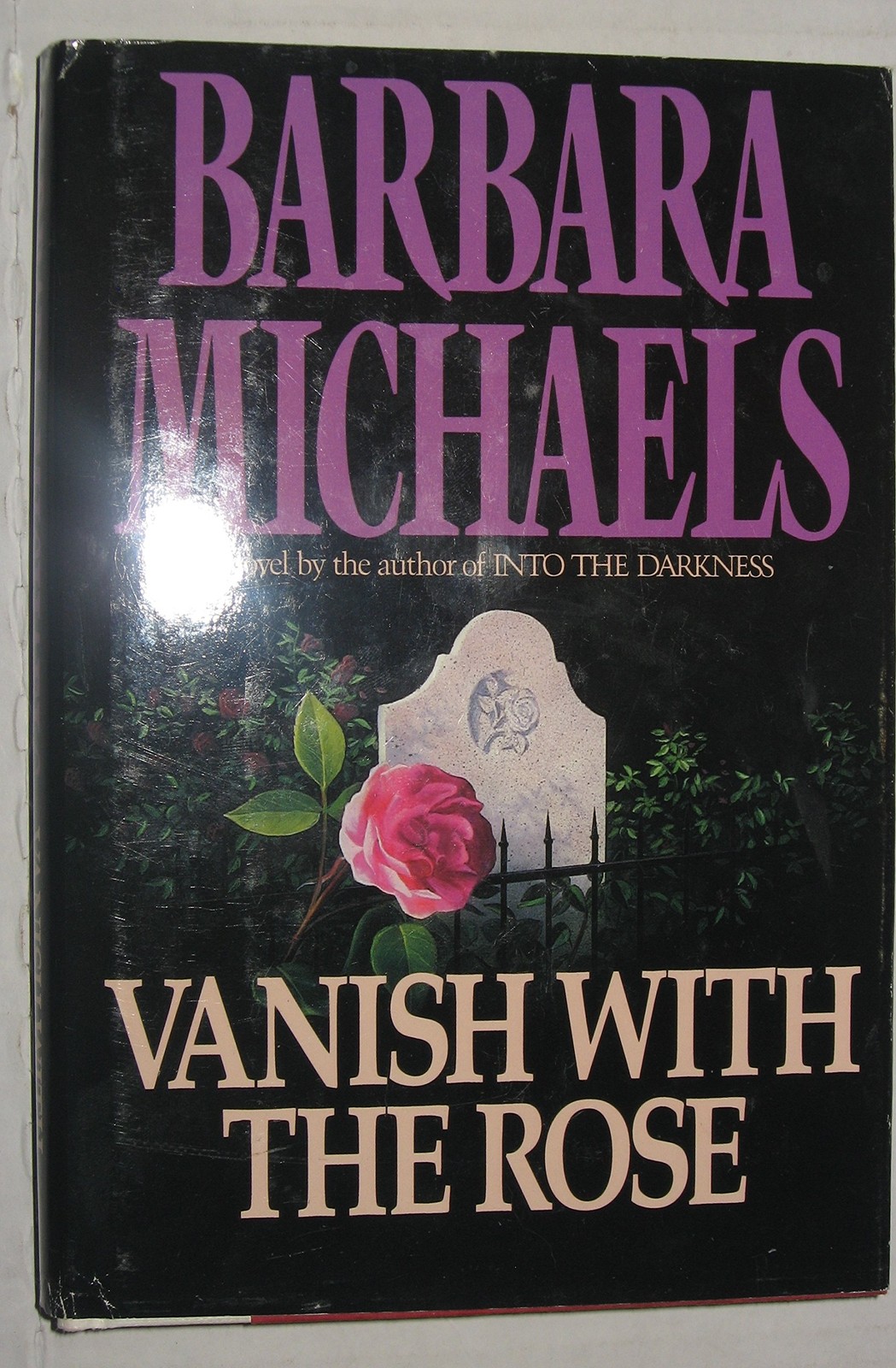 Vanish with the Rose – Michaels, Barbara – Good – See condition notes