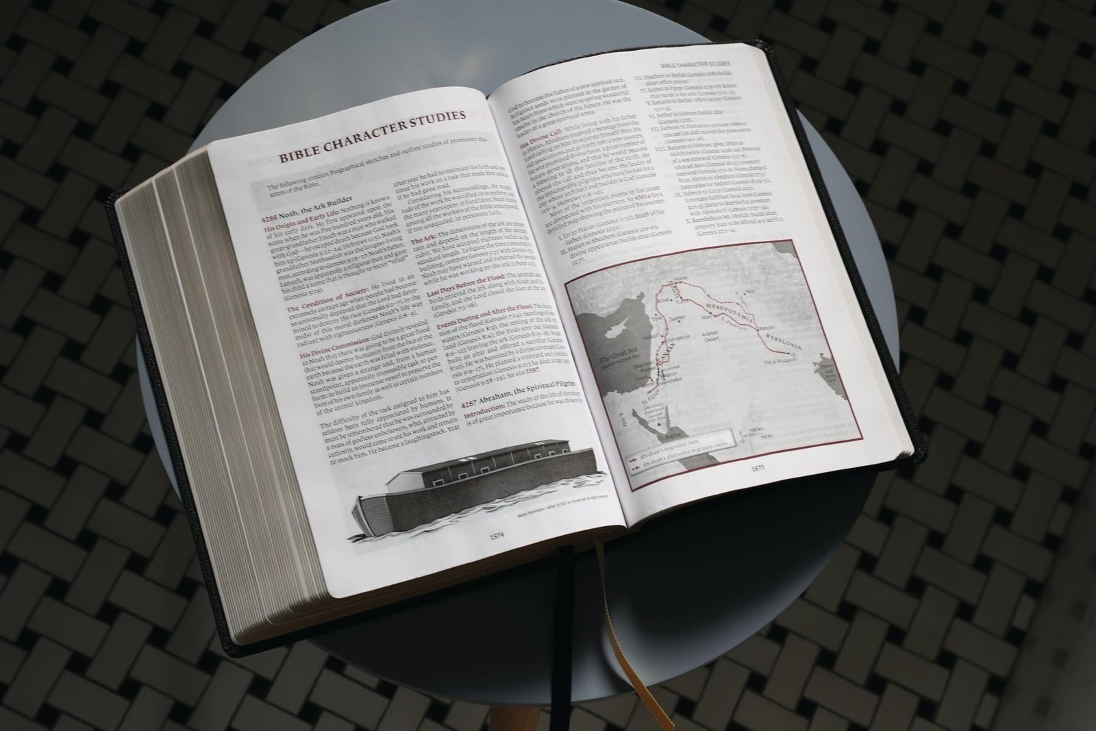 ESV, Thompson Chain-Reference Bible, Large Print, Leathersoft, Black, Red Let…