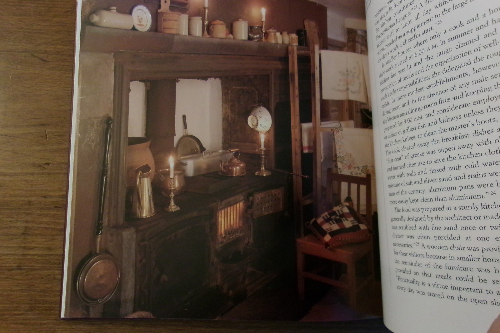 Arts & Crafts Lifestyle and Design by Wendy Hitchmough c. 2000 Hardcover