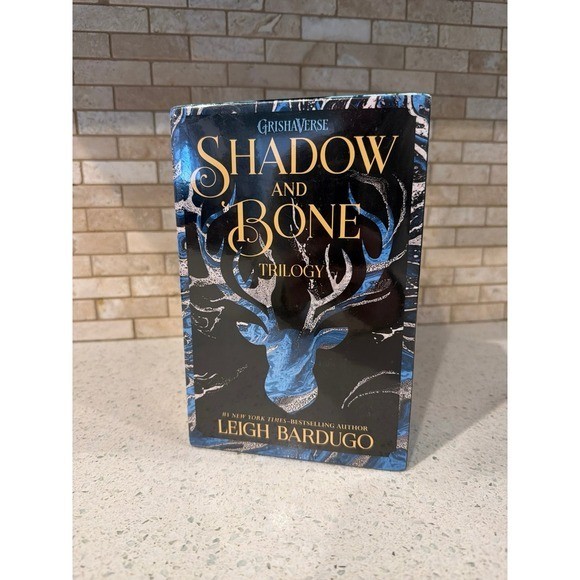 The Shadow and Bone Trilogy Boxed Set sealed new