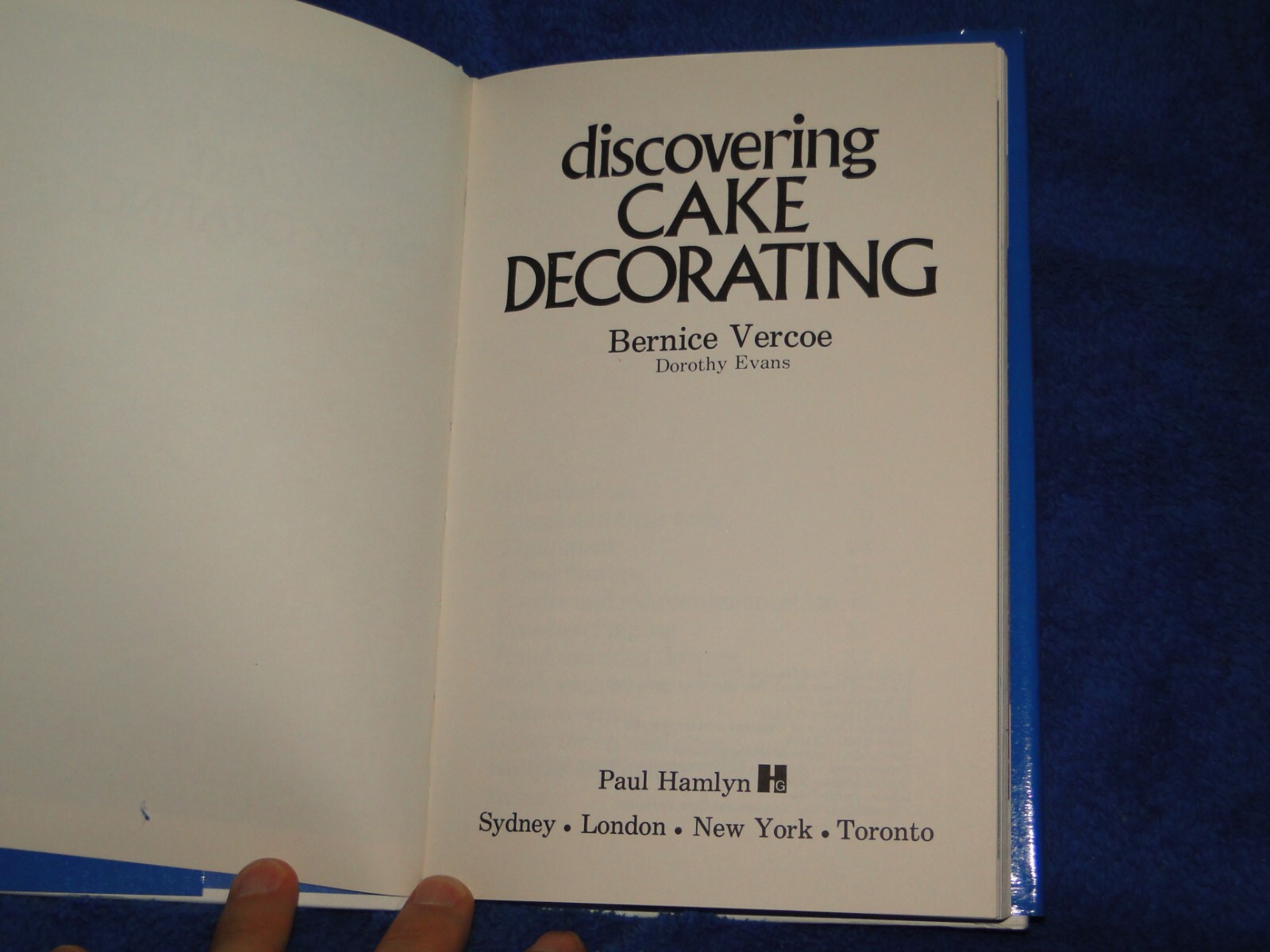 Discovering Cake Decorating by Bernice Vercoe, Hardcover, 136 pages, 1974 pub.