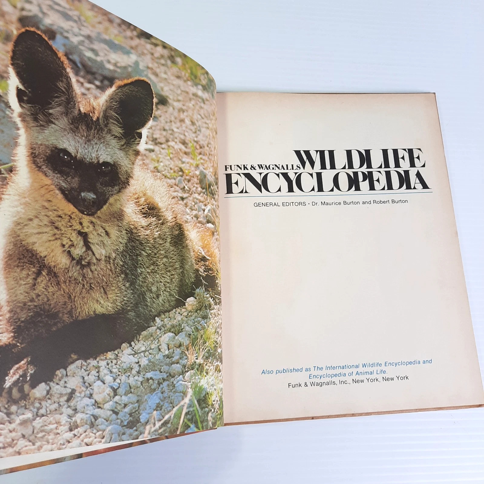 Funk & Wagnalls Wildlife Encyclopedia Volumes 1, 2, 3, 8 Lot Dr. Maurice Burton
