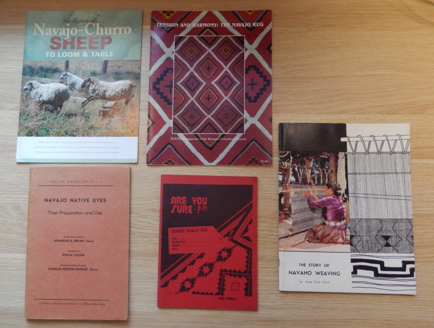 Mixed LOT of 5 Vintage Booklets ~ Navajo Weaving, Rugs and Native Dyes+ (Q)