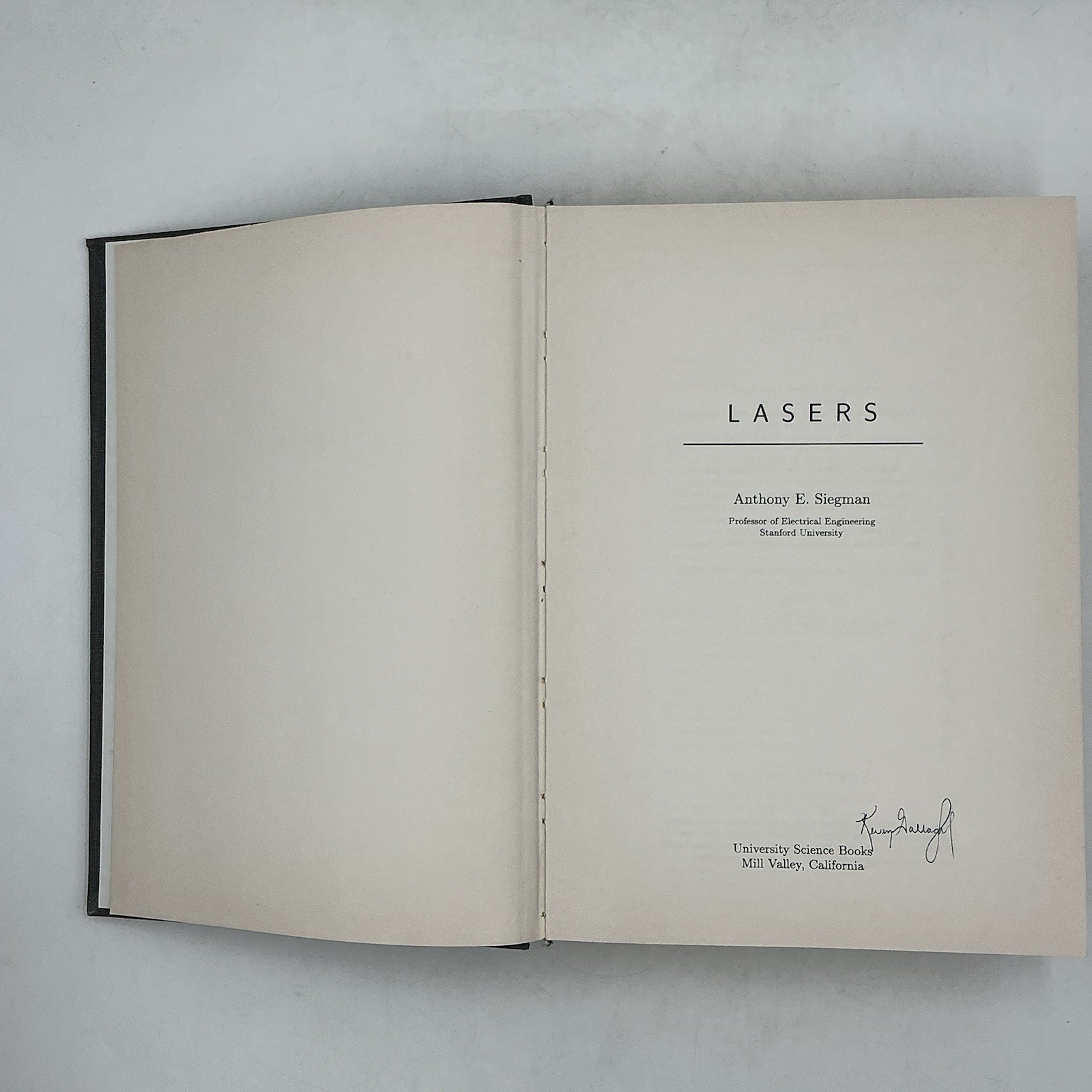 Lasers by Siegman, Anthony E. (1986) – Hardcover, by Siegman Anthony E. -No DJ