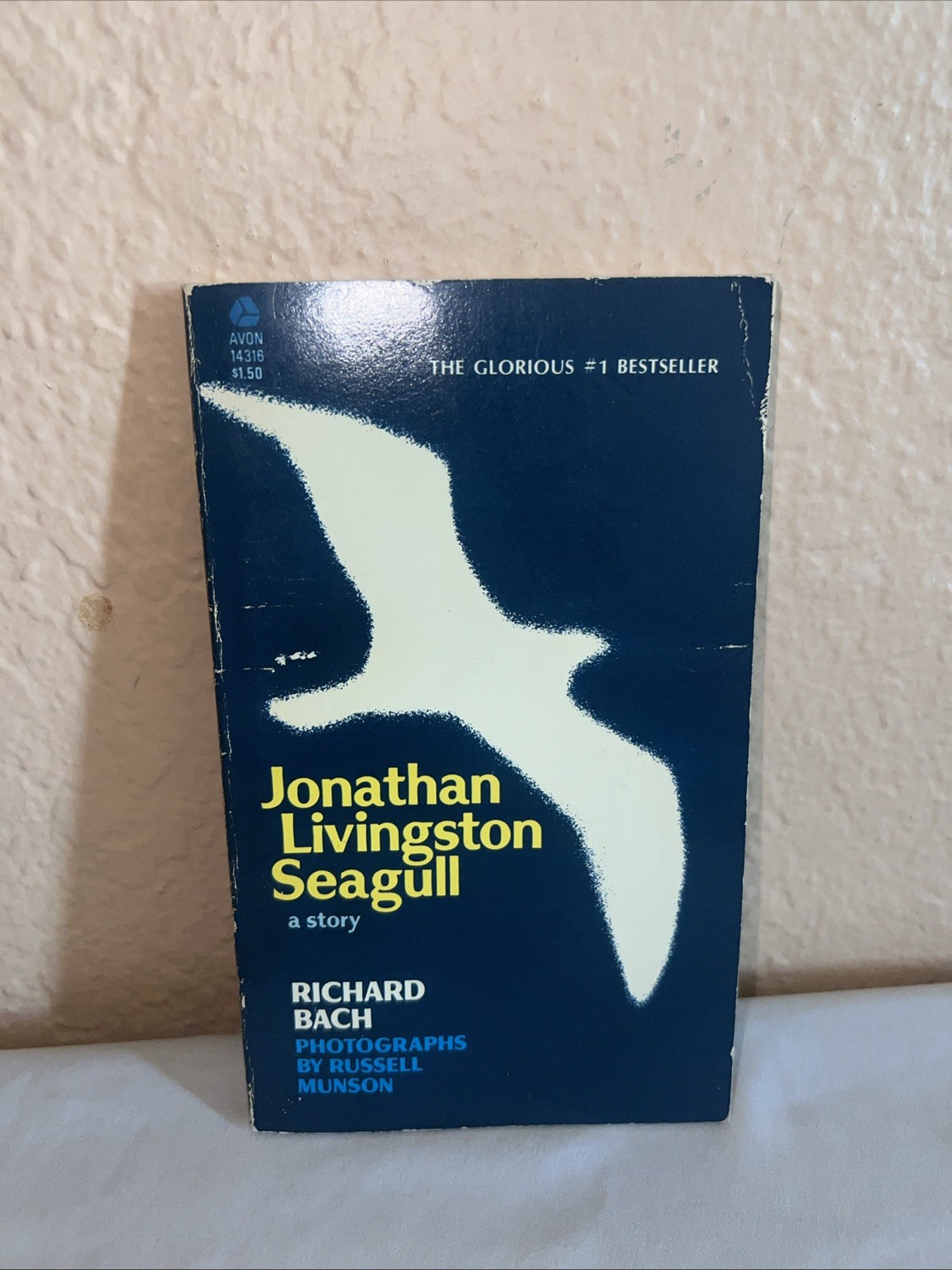 Jonathan Livingston Seagull by Bach, Richard – Trade Paperback – VERY GOOD
