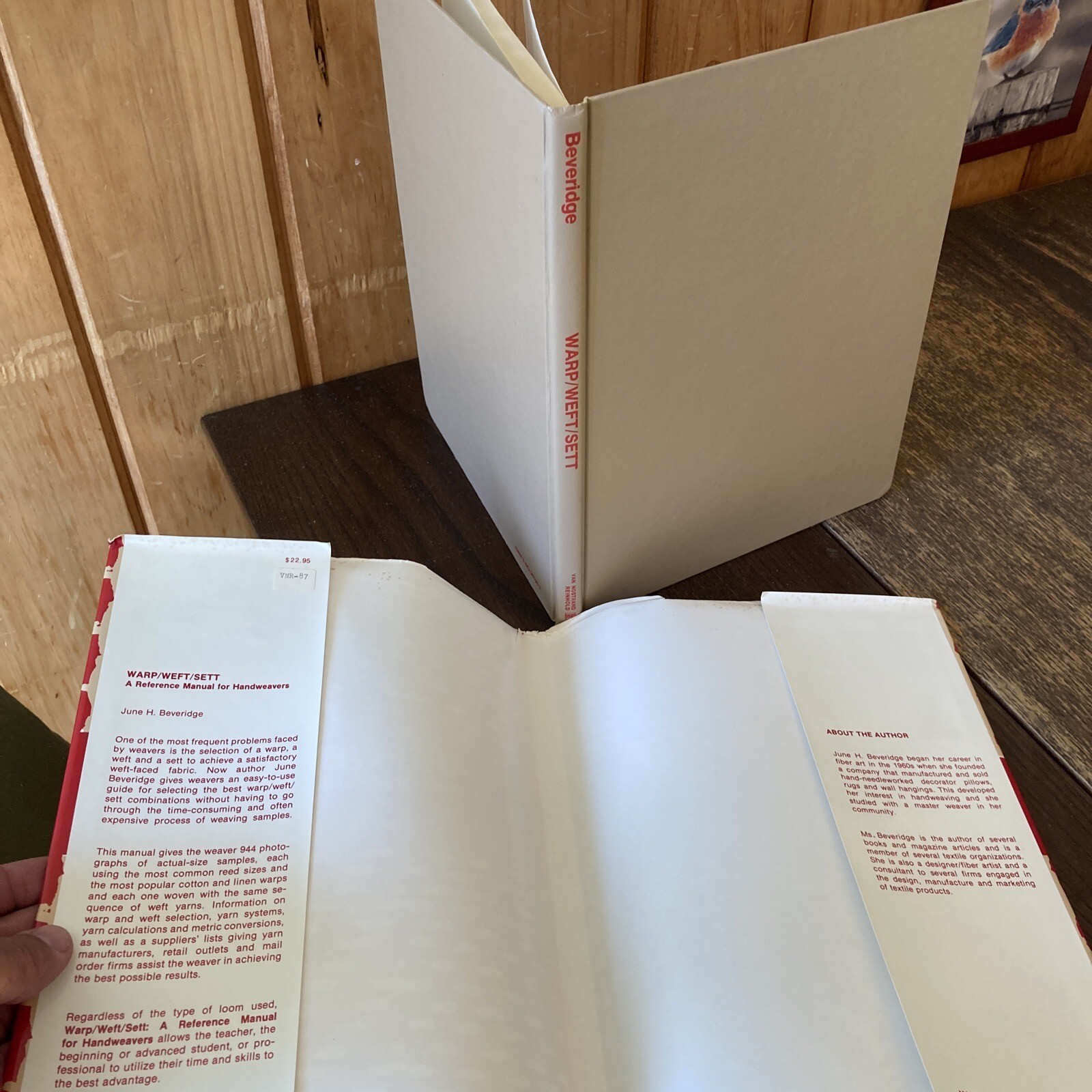 WARP/WEFT/SETT Reference Manual Handweaving by June Beveridge HCDJ-1980 1ST ED.