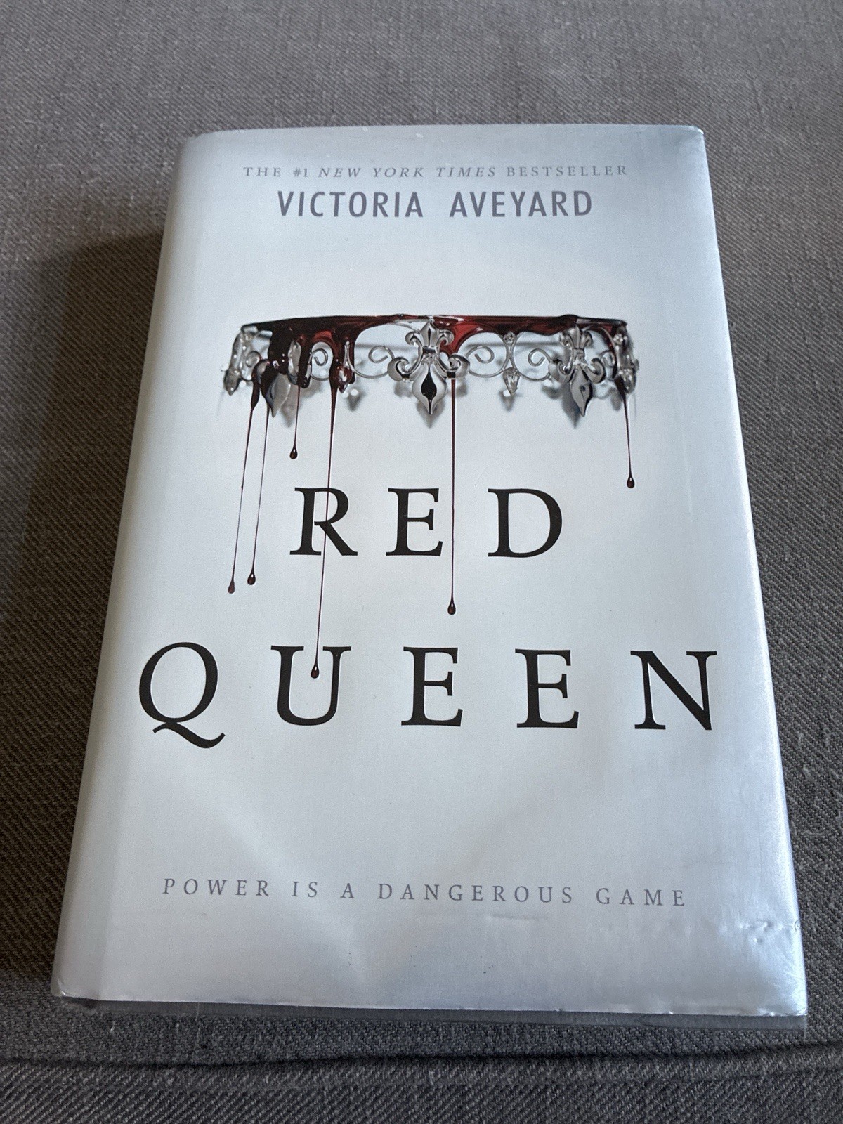 Red Queen SIGNED Victoria Aveyard First Edition First Printing HC