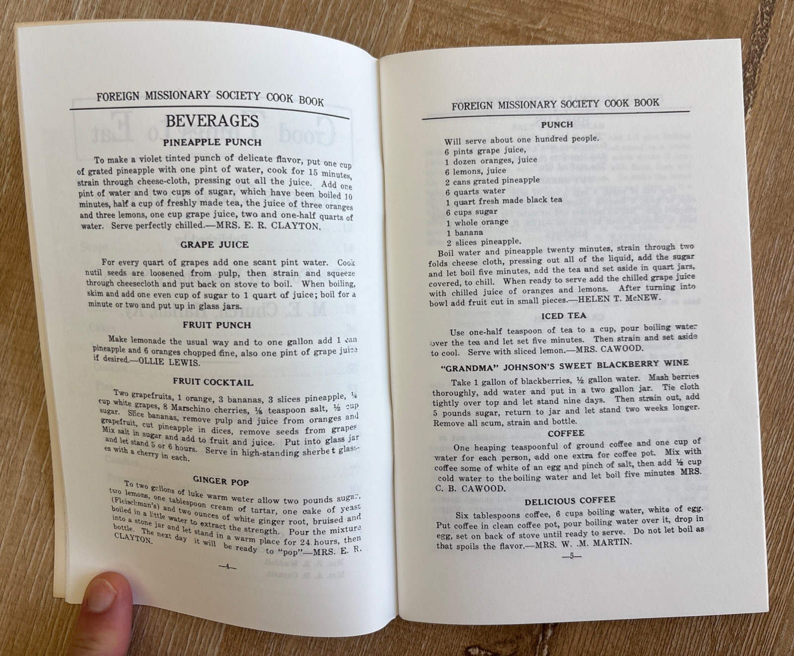 TREASURED RECIPES Harlan United Methodist Church Women 1975 PB Kentucky Cookbook