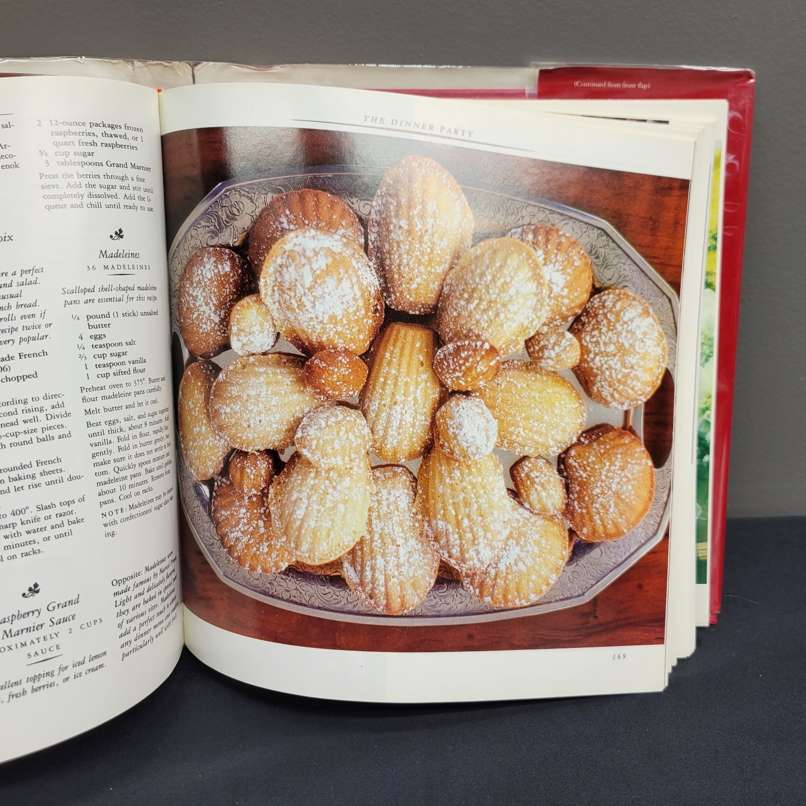 Entertaining by Martha Stewart Cookbook Hardcover Dust Jacket 1982 310 pages