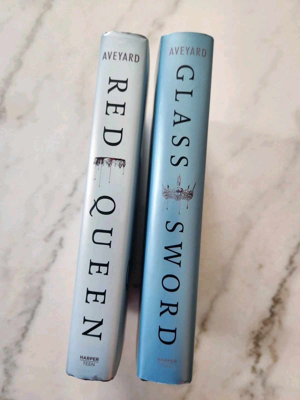 Red Queen Series 2-Book Hardcover Lot w/ Dust Jacket – Victoria Aveyard
