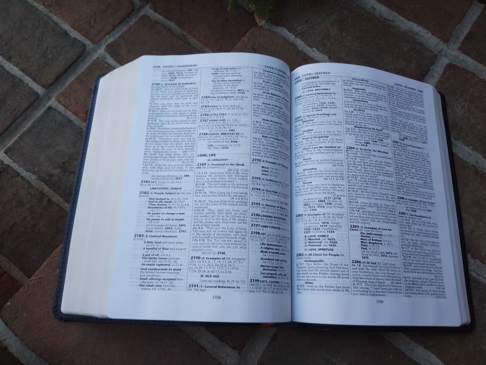 NASB 1977 Thompson Chain-Reference Bible, Bonded Leather Black, Red Letter