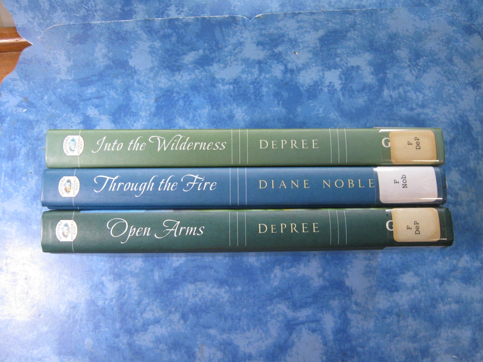 LOT OF 13 MYSTERY AND THE MINISTER’S WIFE HC 2009 Guideposts VGC