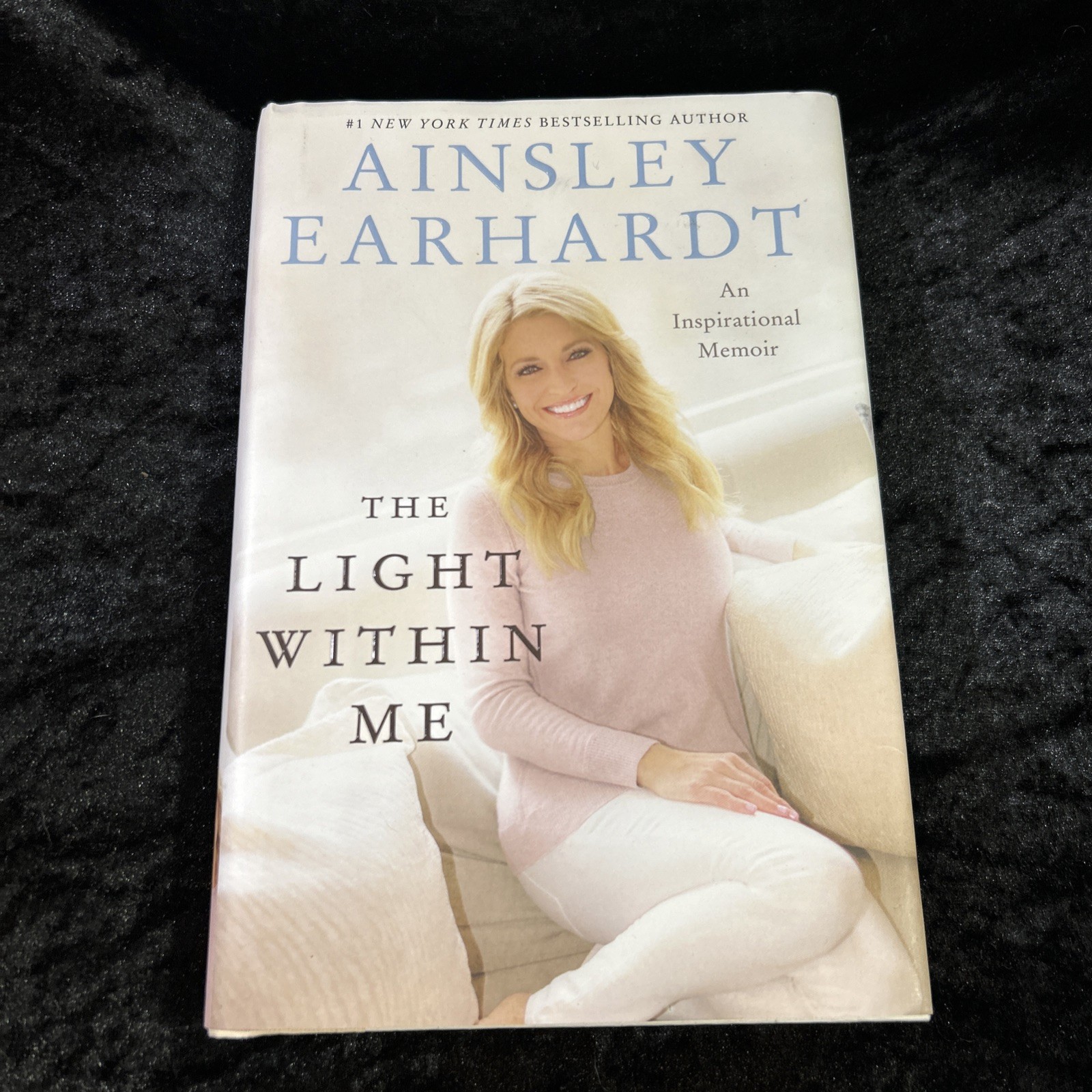 The Light Within Me – Ainsley Earhardt – 2018 hc dj illustrated