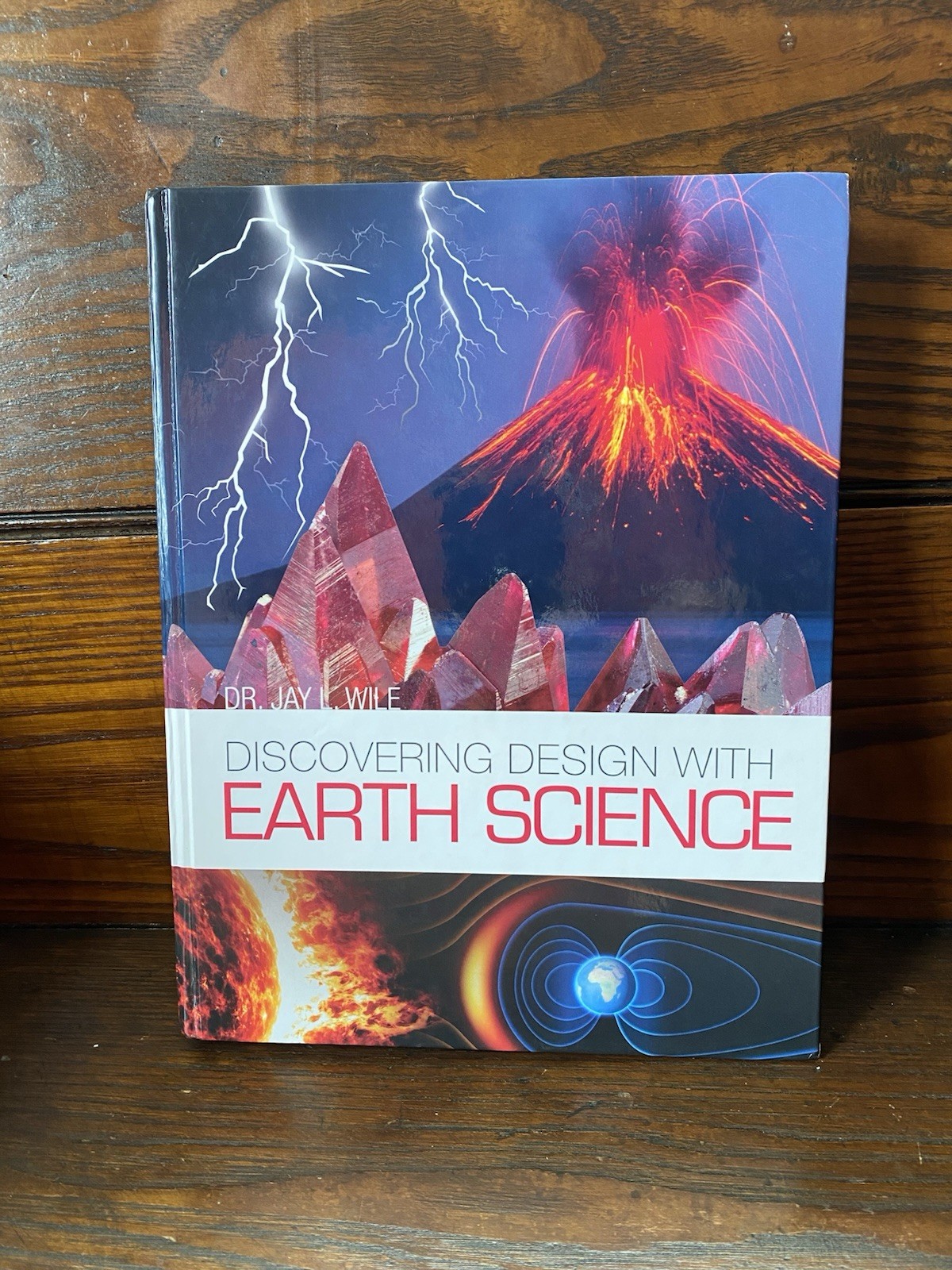 Discovering Design with Earth Science – Hardcover By Jay L Wile – VERY GOOD