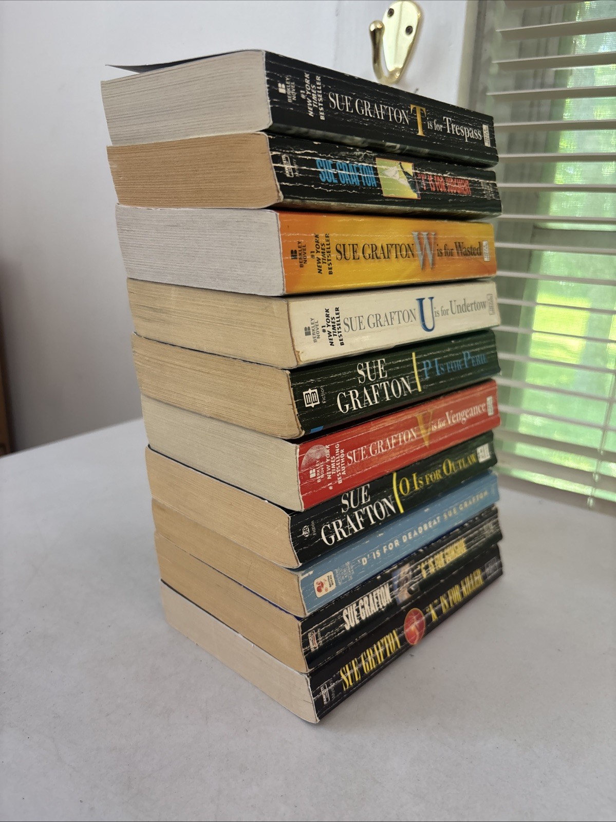 Lot fo 10 – Sue Grafton – Kinsey Millhone Ser. – Mass paperbacks – Free Shipping