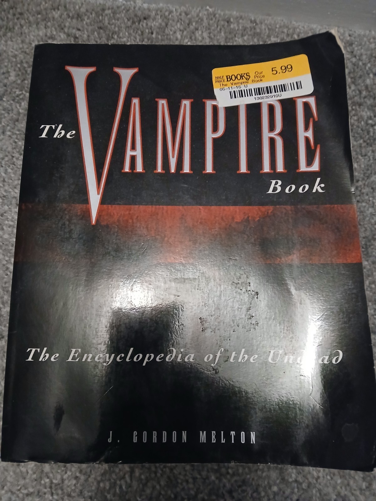 Vampire Book : The Encyclopedia of the Undead by J. Gordon Melton (1994,…