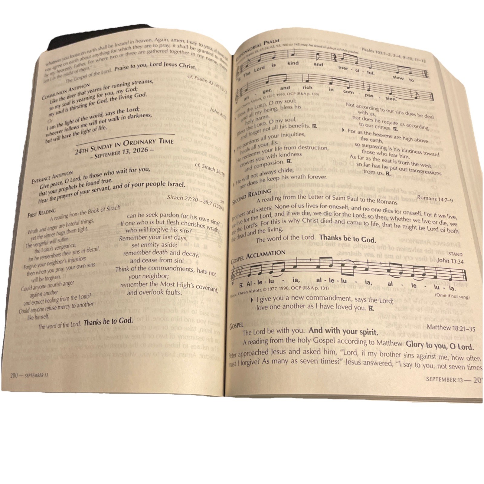 Breaking Bread With Readings And Daily Mass Propers 2026 (Paperback Book, 2025)