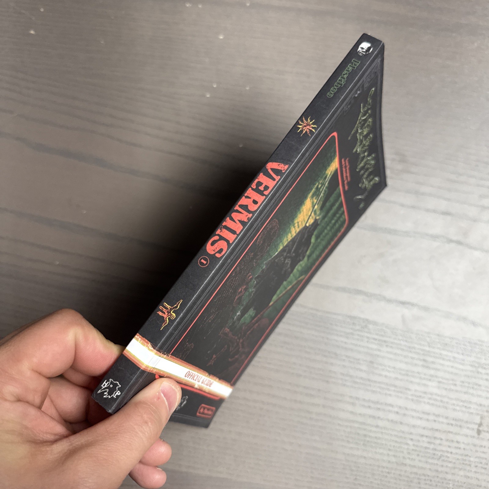 Vermis 1 plastiboo Paperback Book Guide