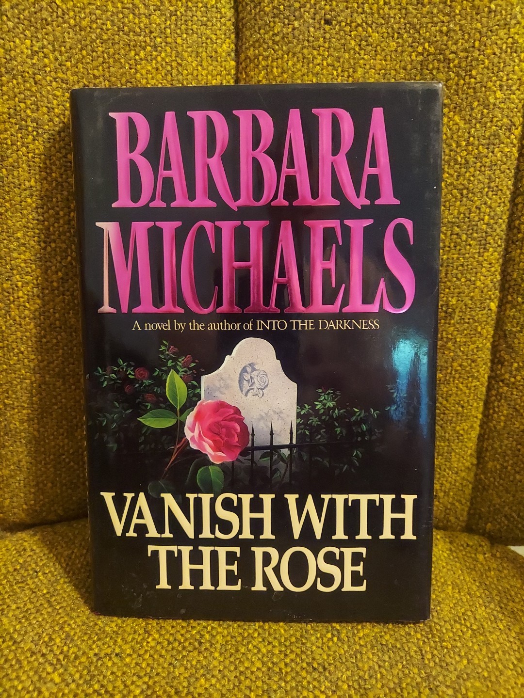 Vanish with the Rose by Barbara Michaels (1992, Hardcover)