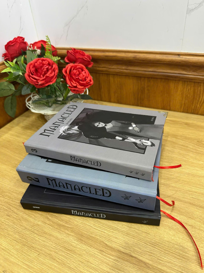 Manacled Book Complete 3-Volume Hardcover Edition with Illustrations by Senlinyu