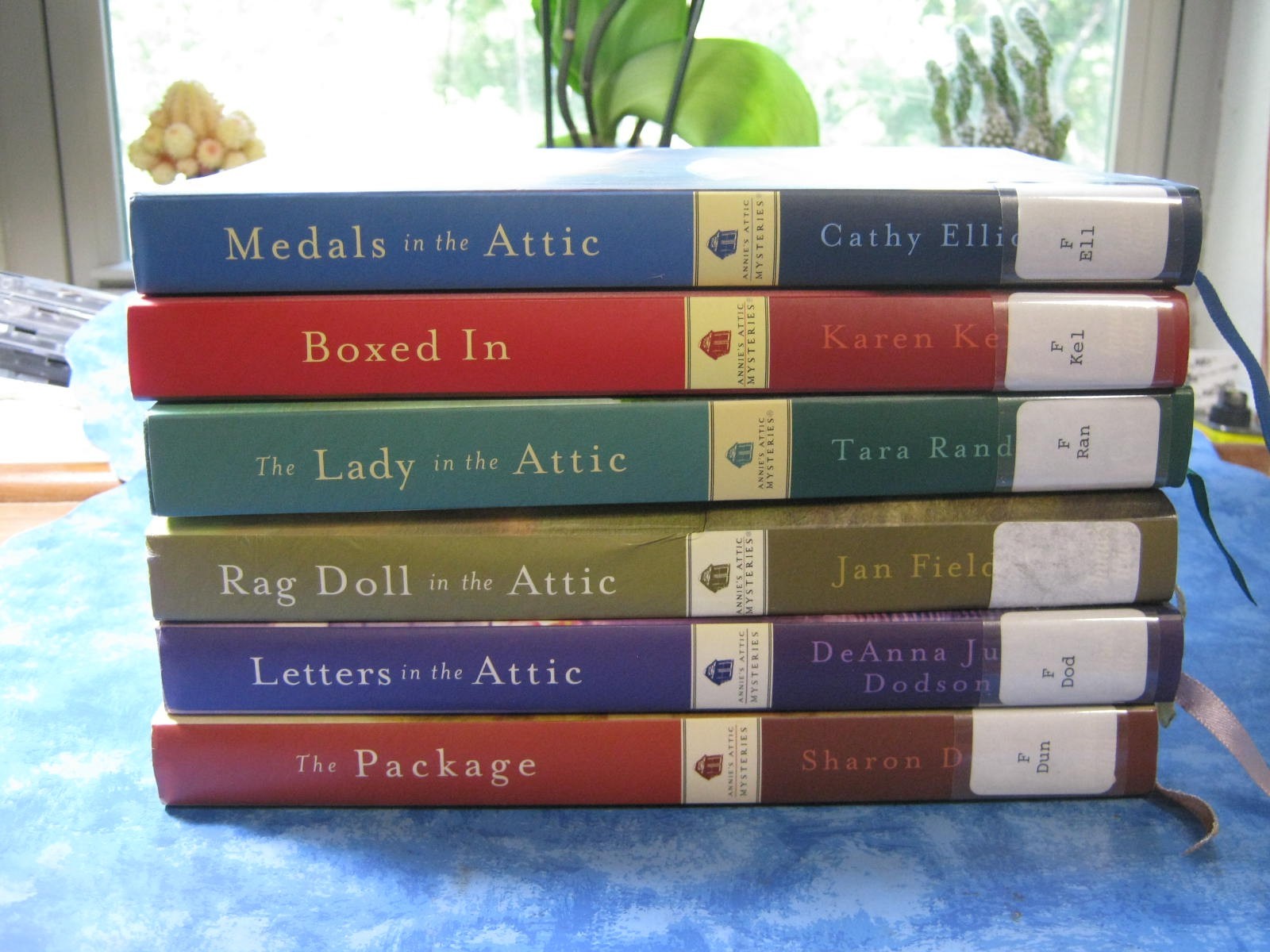 LOT OF 7 ANNIE’S ATTIC MYSTERIES Inspirational Fiction HCDJ 2013 VGC