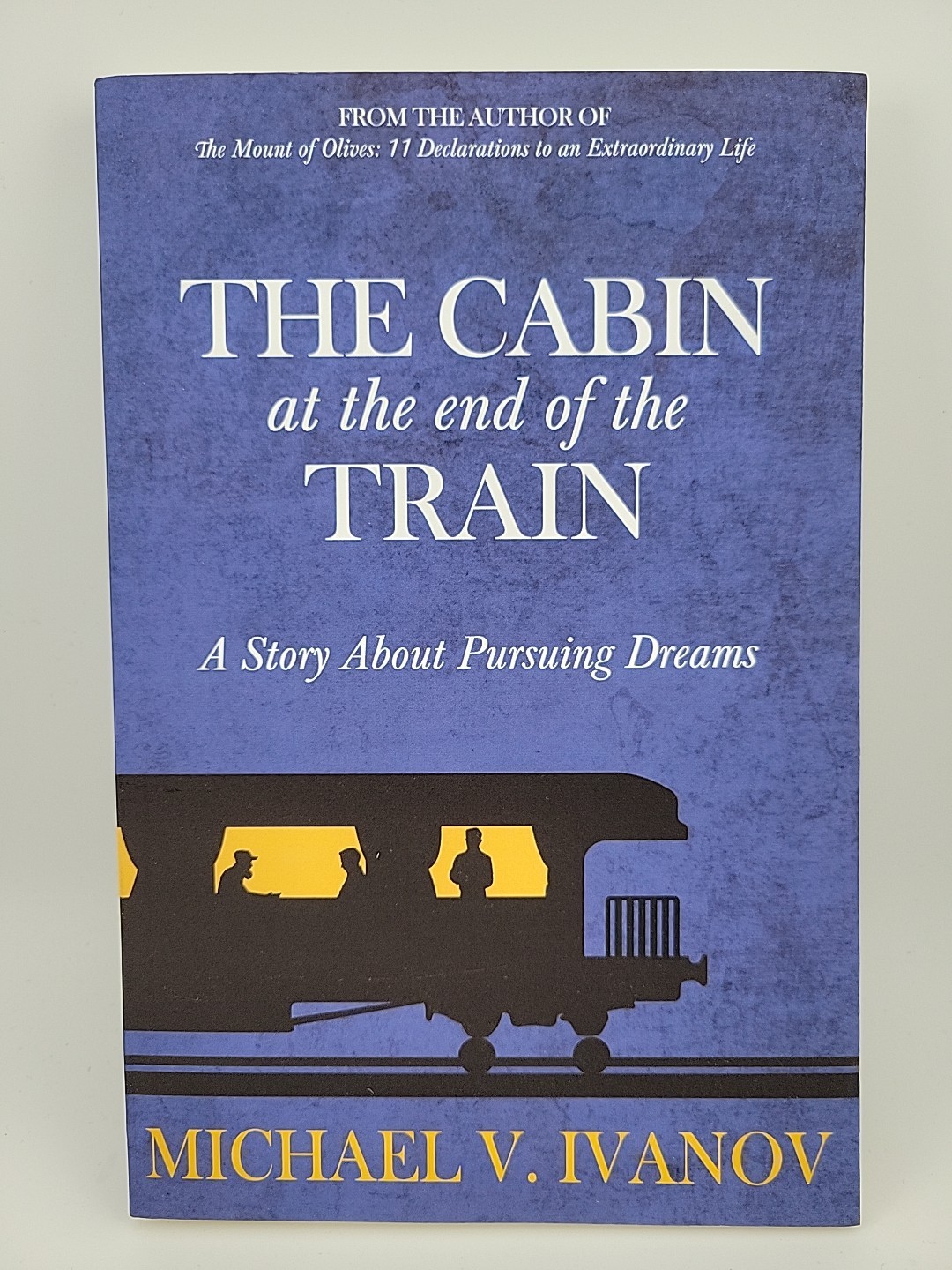 The Cabin at the End of the Train: A Story About Pursuing Dreams- Michael Ivanov