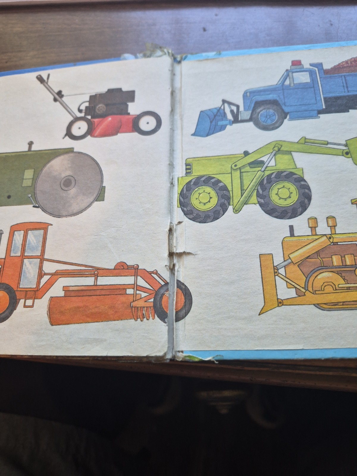 Busy Machines – David L. Harrison. Richard Walz, Illus. Golden Book 1985 – VG