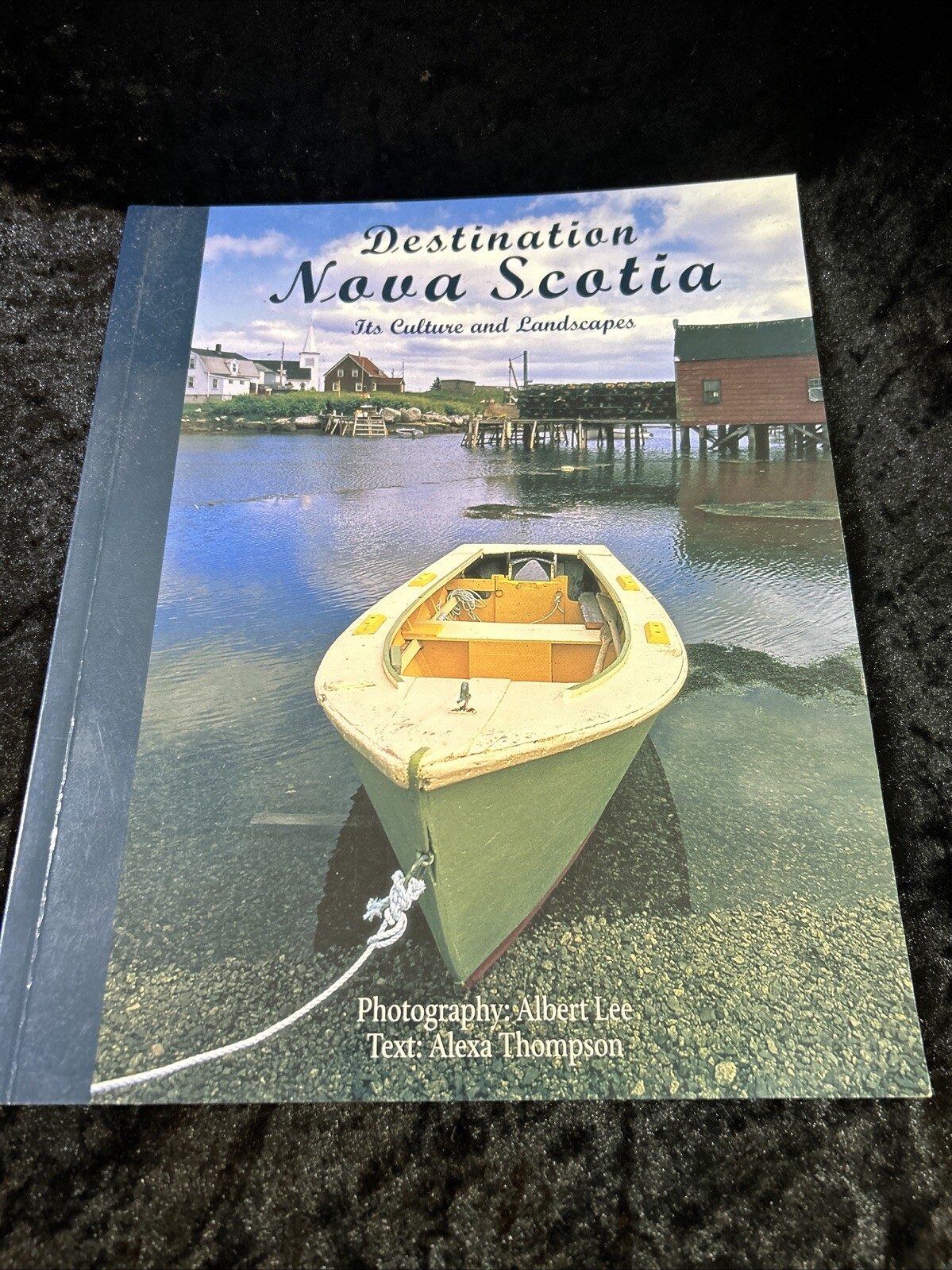 Nova Scotia: Its Culture and Landscapes – Alexa Thompson/Albert Lee – p/b illust