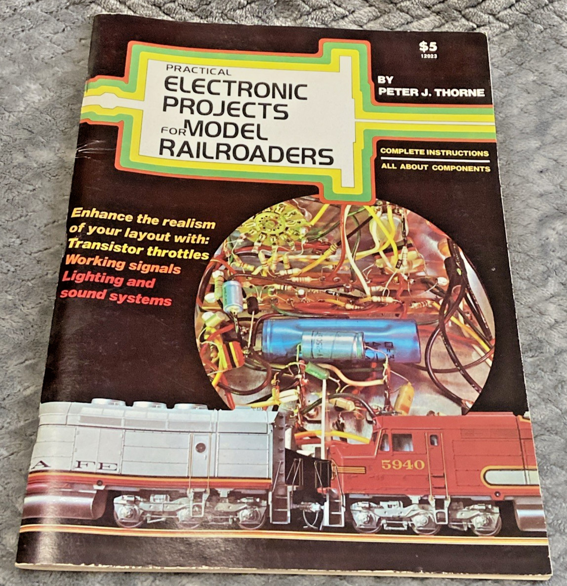 Electronic Projects for Model Railroaders by Peter Thorne ~ Layout Enhancer