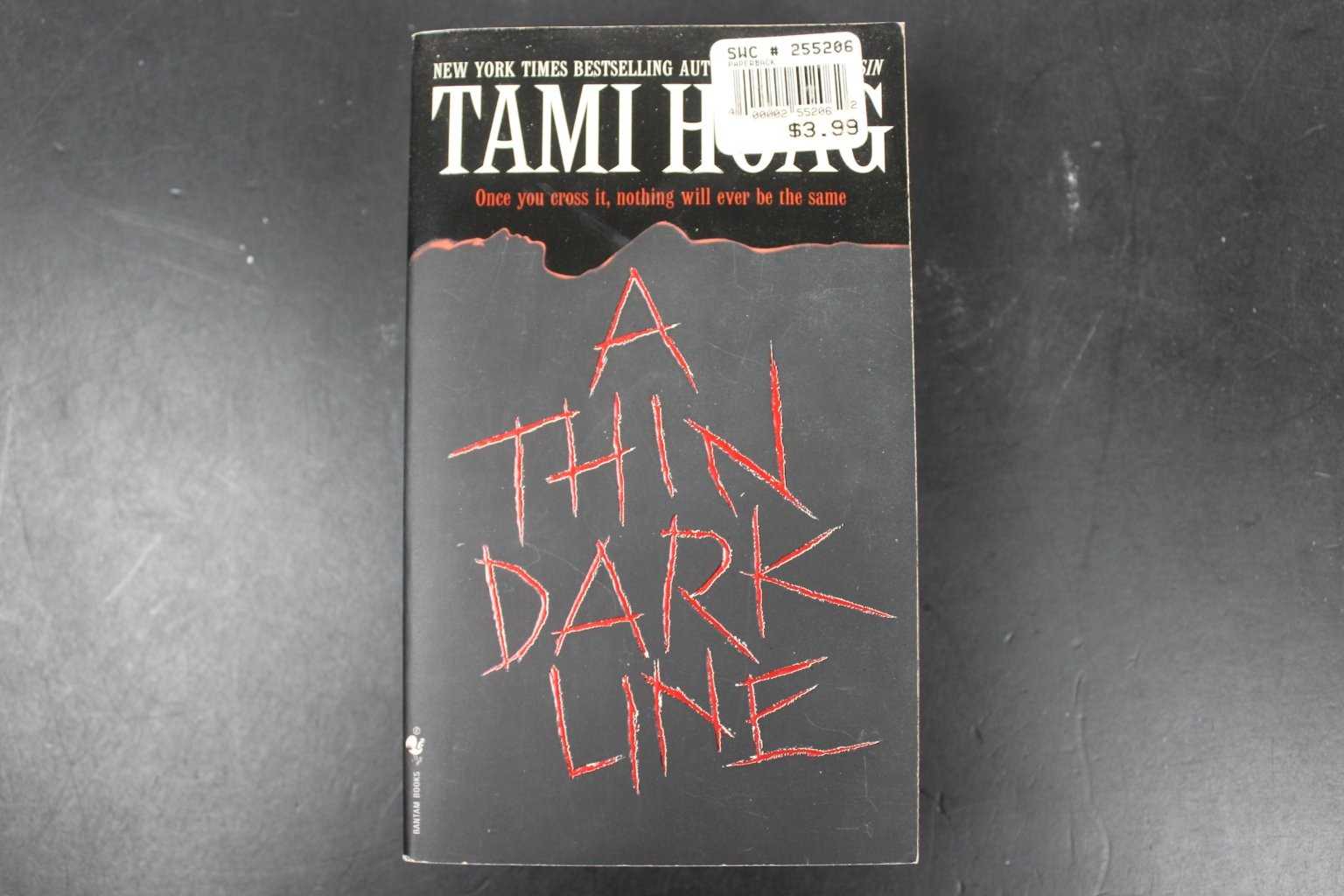 A Thin Dark Line Tami Hoag 1998 Paperback Thriller Suspense Bantam Books PB ~VG