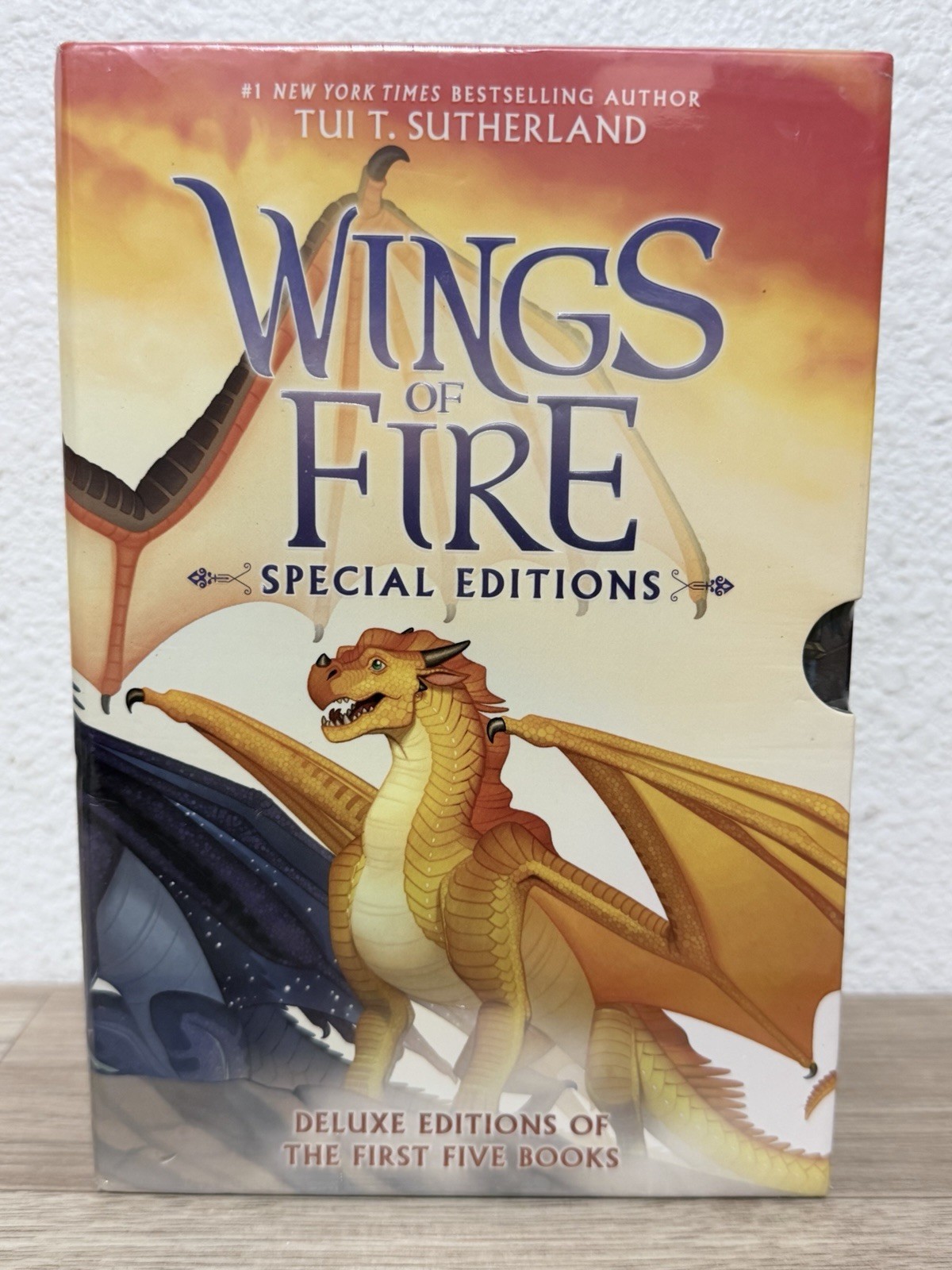 Wings of Fire #1-5 Box Set [Special Edition] by Tui T. Sutherland [Paperback]