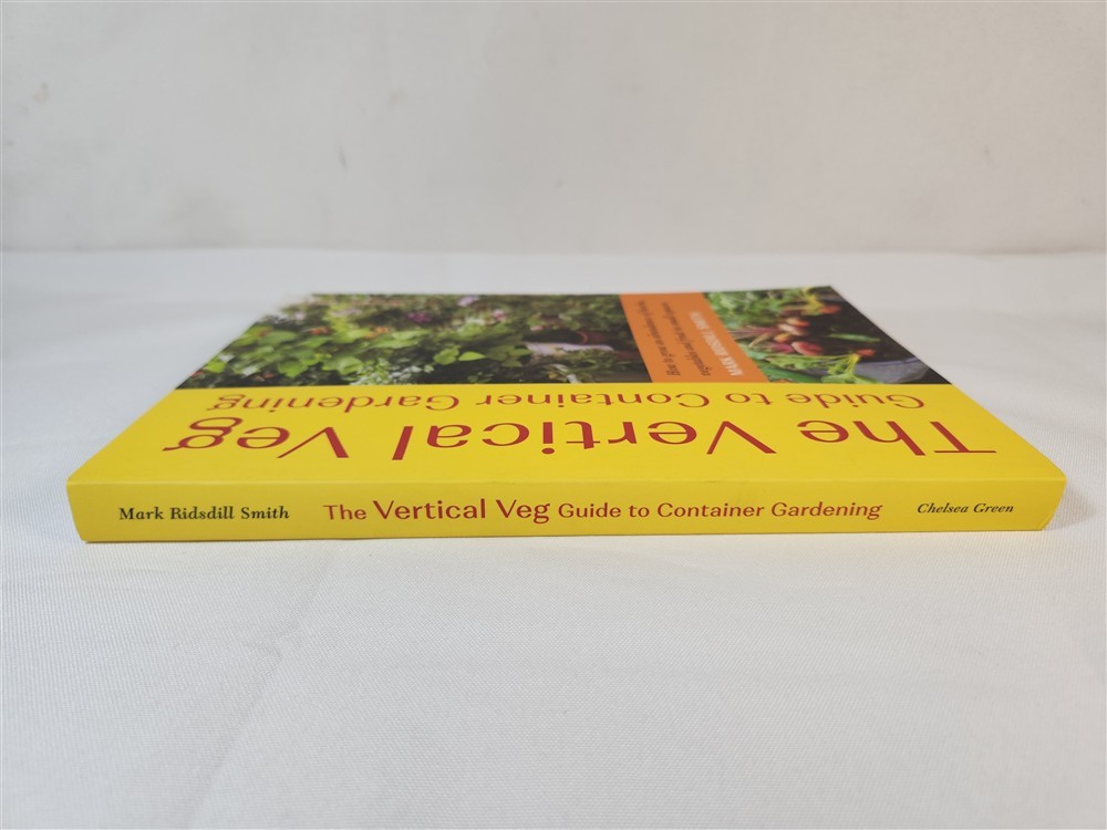 The Vertical Veg: Guide To Container Gardening By Mark Ridsdill Smith 2022 PB