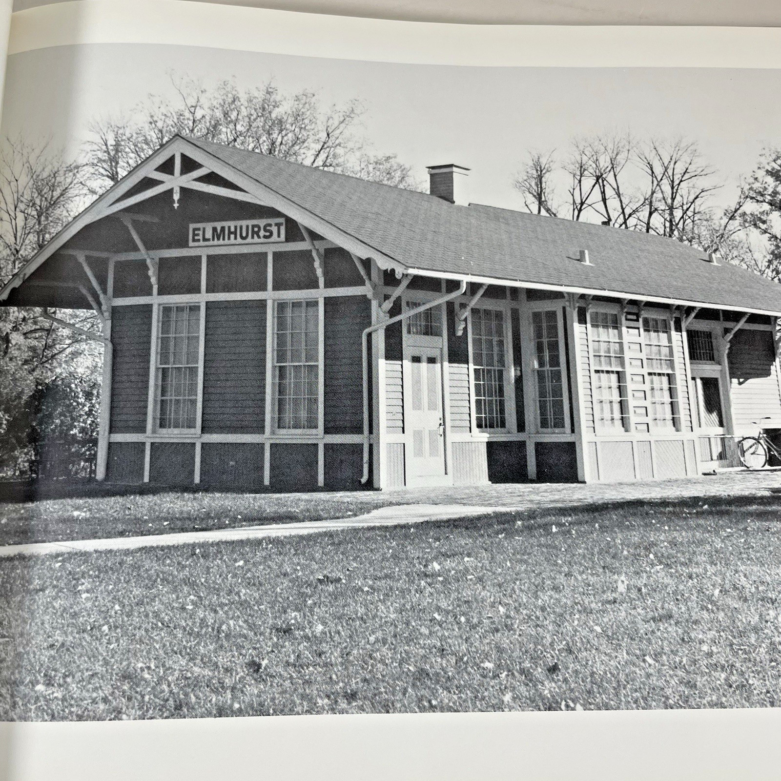 A Guide to Chicago’s Train Stations Book Bach & Wolfson 286/300 Signed LTD ED