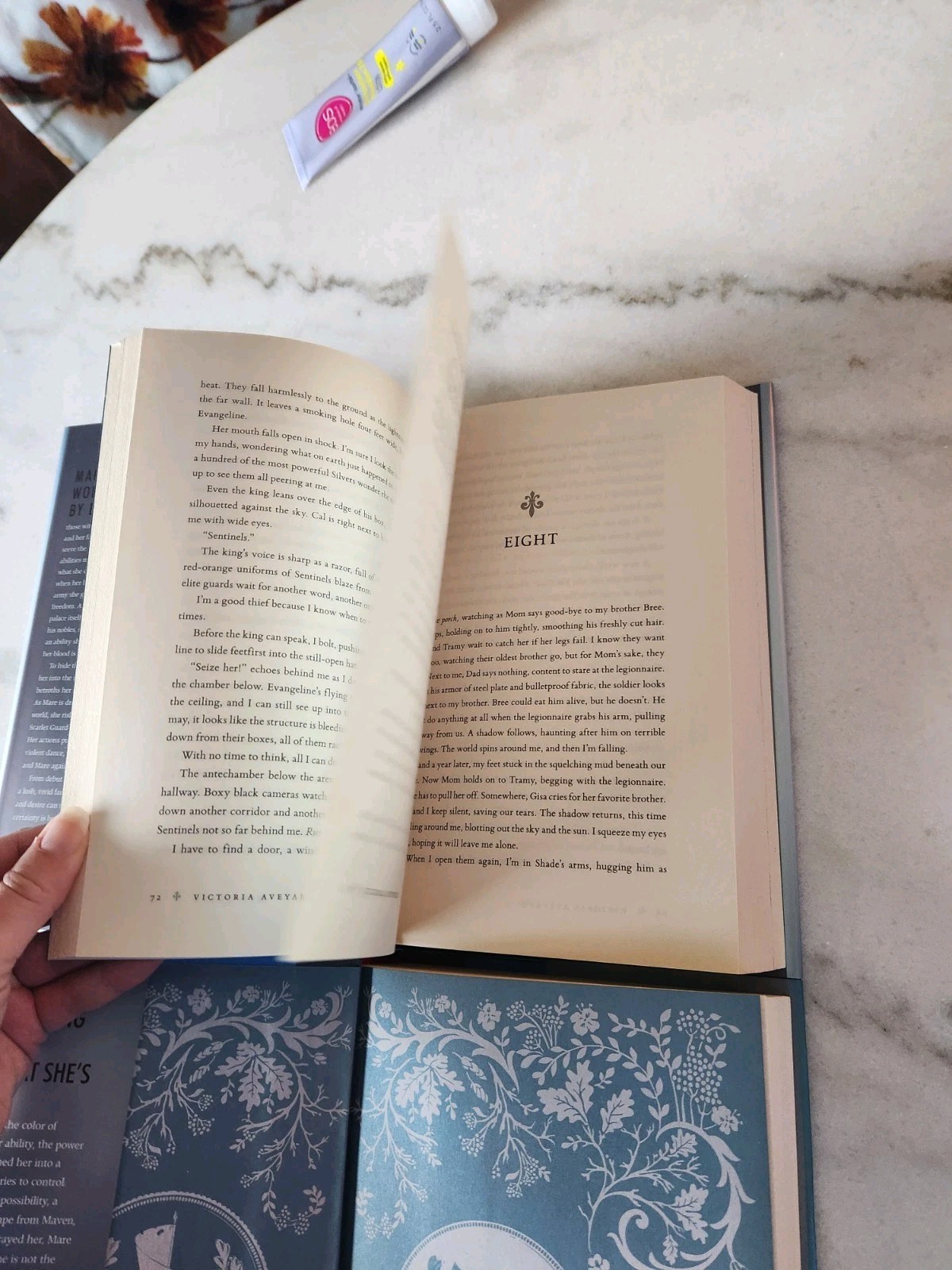 Red Queen Series 2-Book Hardcover Lot w/ Dust Jacket – Victoria Aveyard