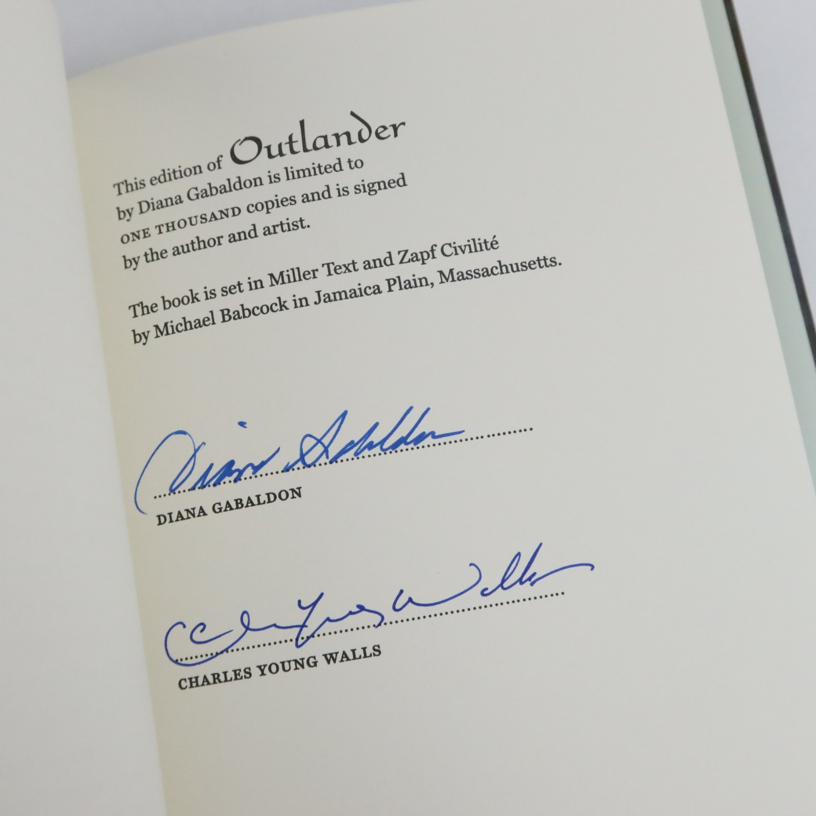 Outlander Diana Gabaldon Classic Edition SIGNED x2 Charles Young Walls Suntup