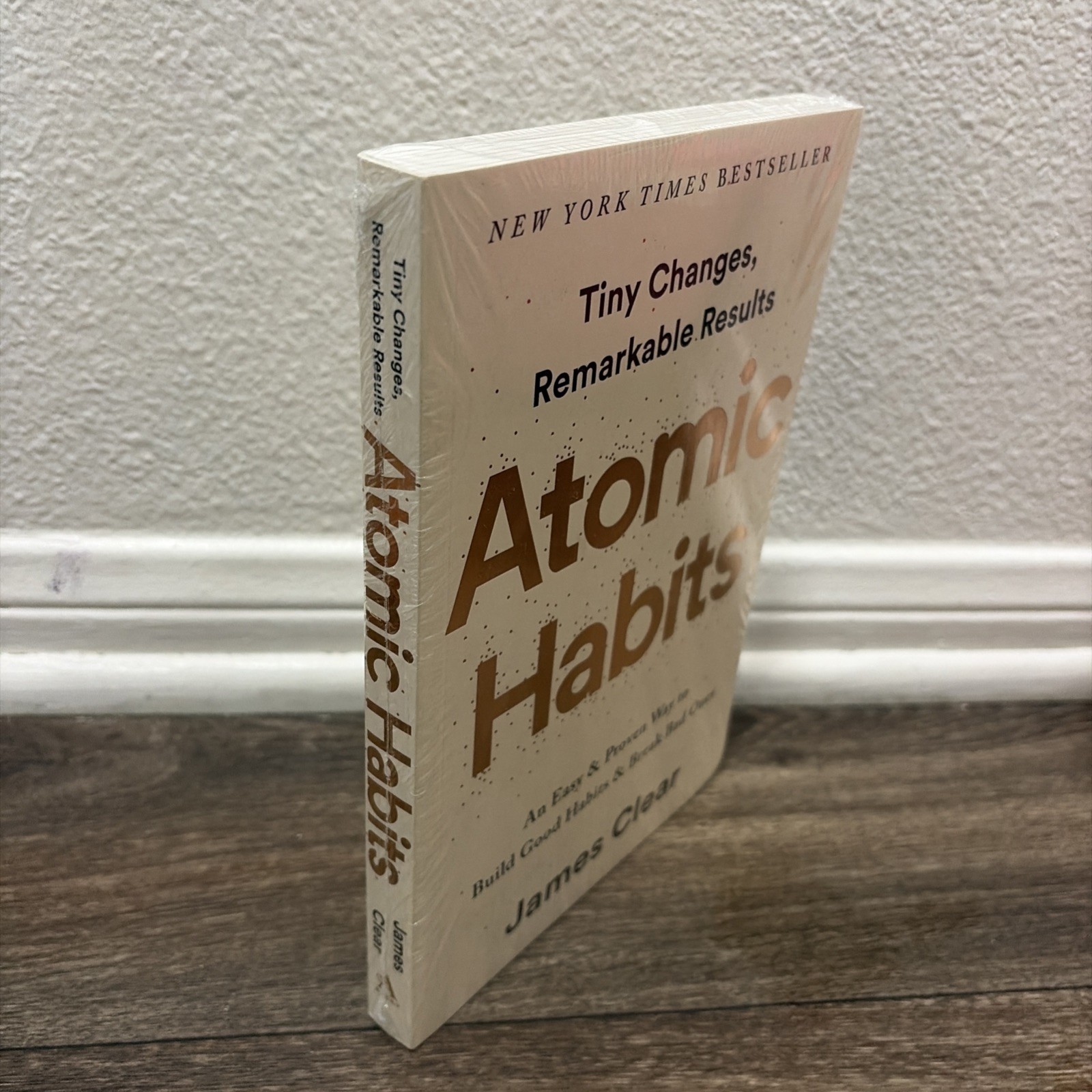 *Atomic Habits* Paperback by James Clear Build Good Habits & Break Bad Ones..