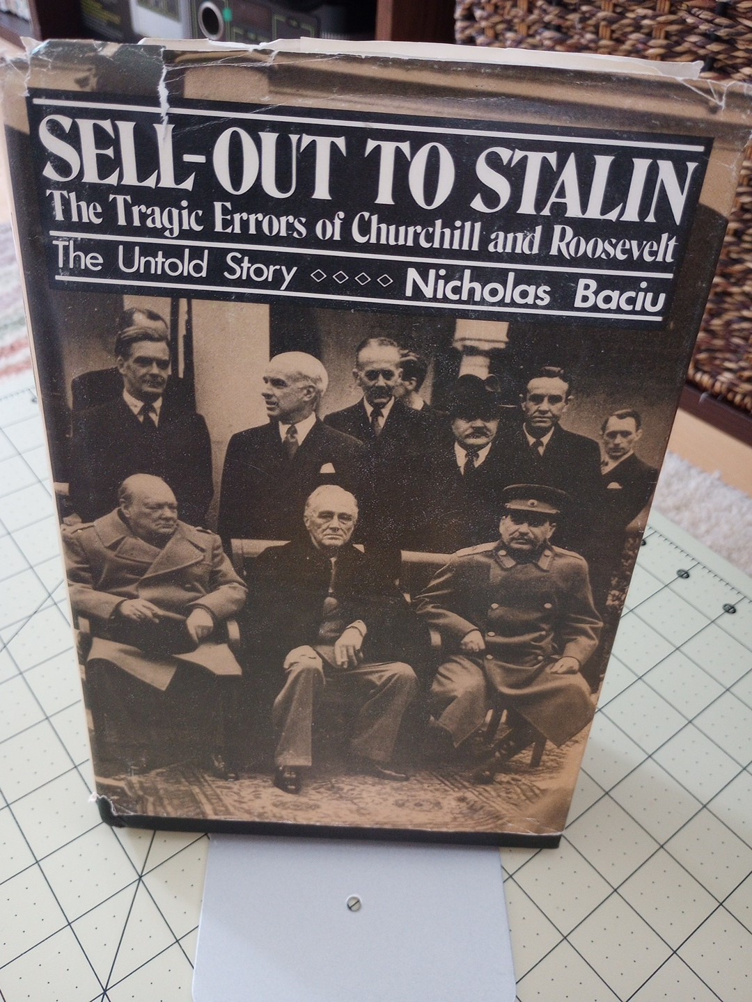 Sell-Out to Stalin The Tragic Errors of Churchill and Roosevelt : the Untold