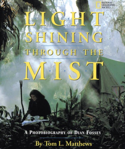 Light Shining Through the Mist: A Photobiography of Dian Fossey (Photobio – GOOD