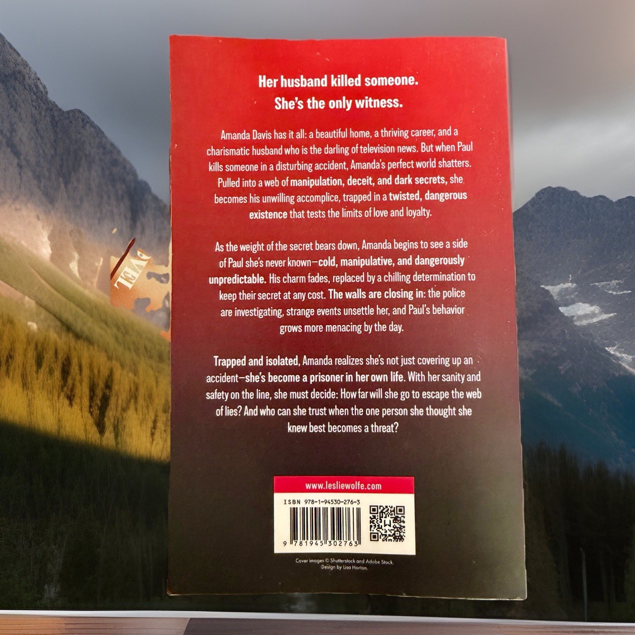A Beautiful Couple by Leslie Wolfe (2024, Trade Paperback)
