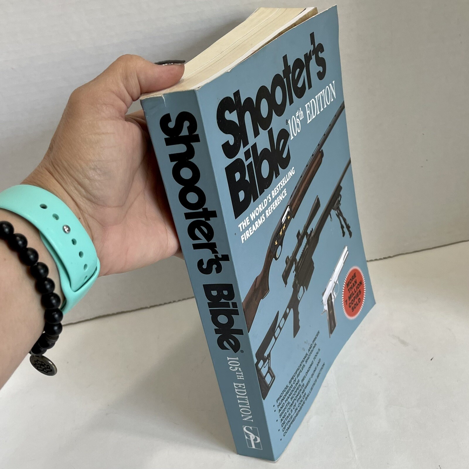 Shooters Bible 105th Edition World’s Bestselling Firearms Reference! 600 Pages!