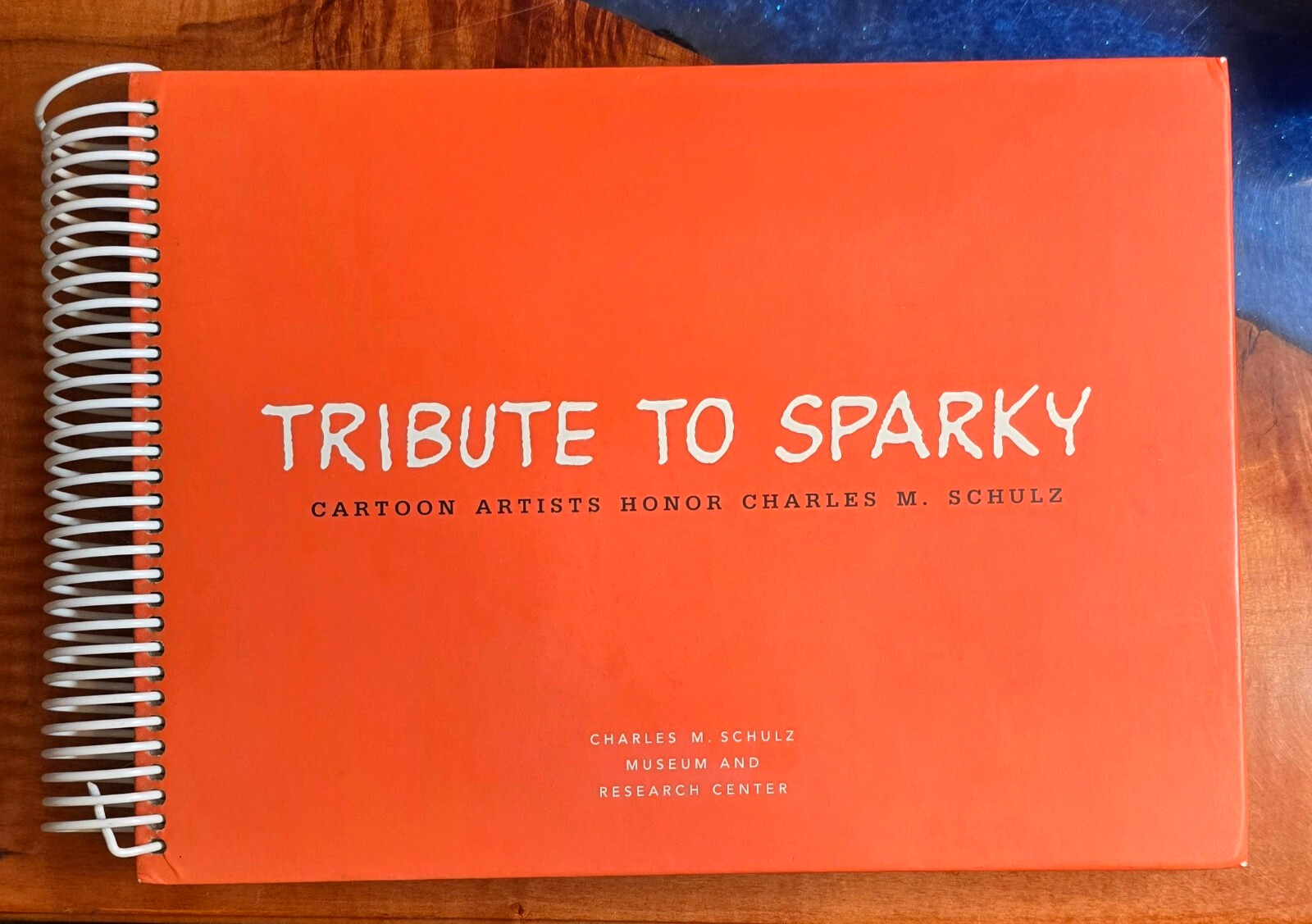TRIBUTE TO SPARKY: Cartoonists honor Charles Schulz – FREE SHIPPING (I4-27)