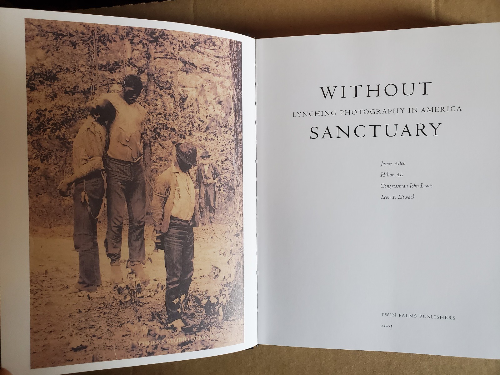 Without Sanctuary: Lynching Photography in America – James Allen – 2005, HCDJ