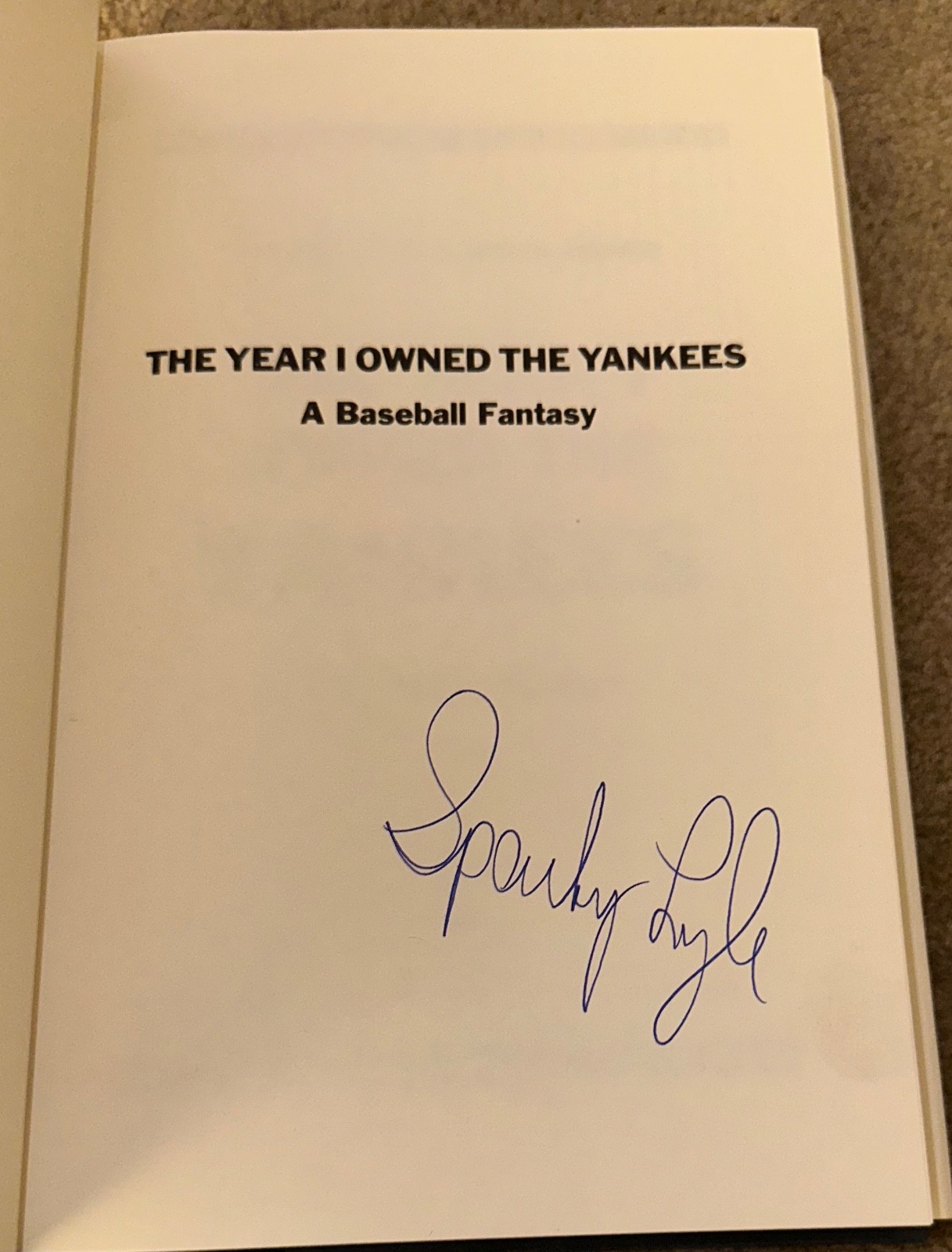 SPARKY LYLE SIGNED BOOK THE YEAR I OWNED THE YANKEES A BASEBALL FANTASY HC AUTO