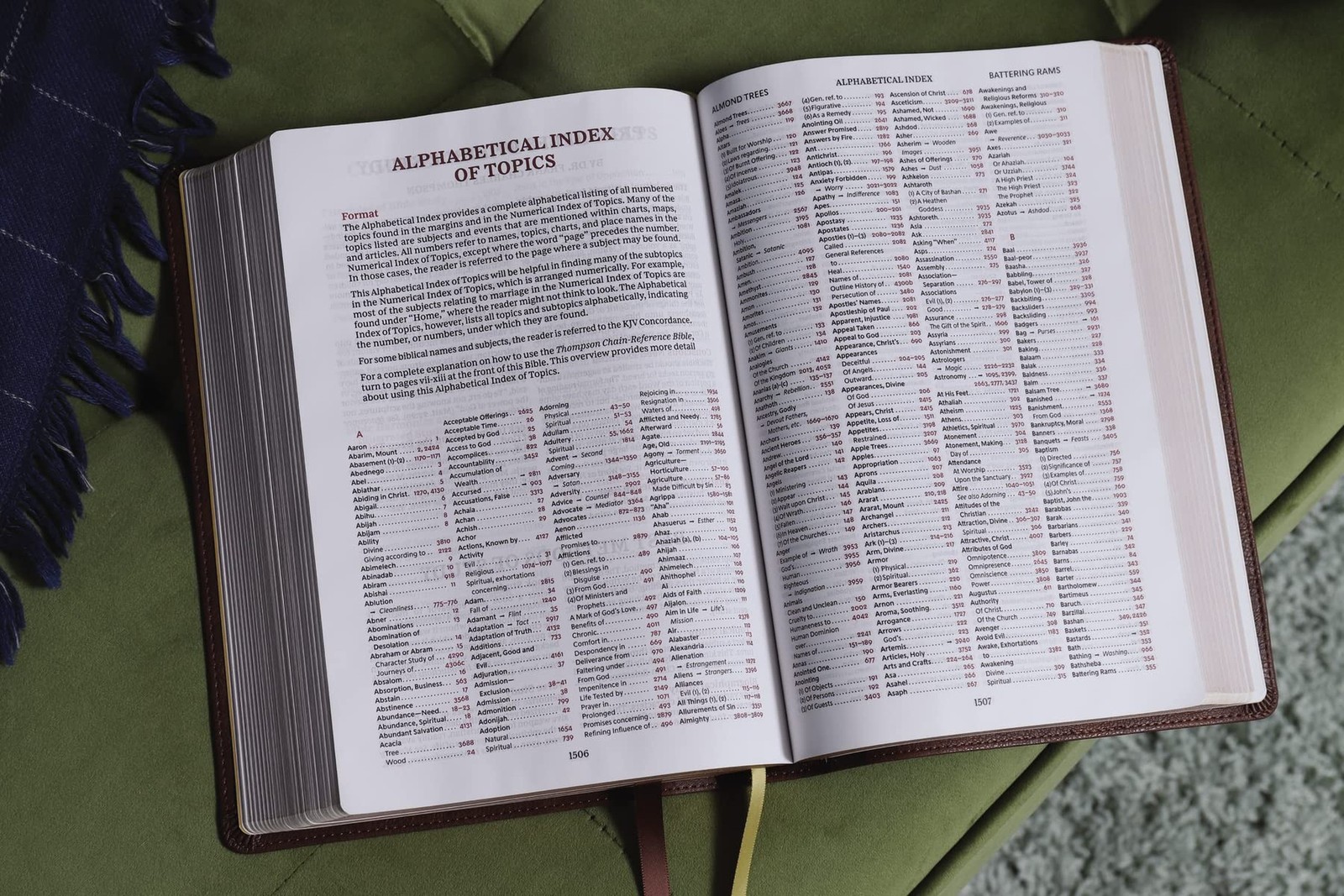 KJV, Thompson Chain-Reference Bible, Large Print, Leathersoft, Brown, Red Let…